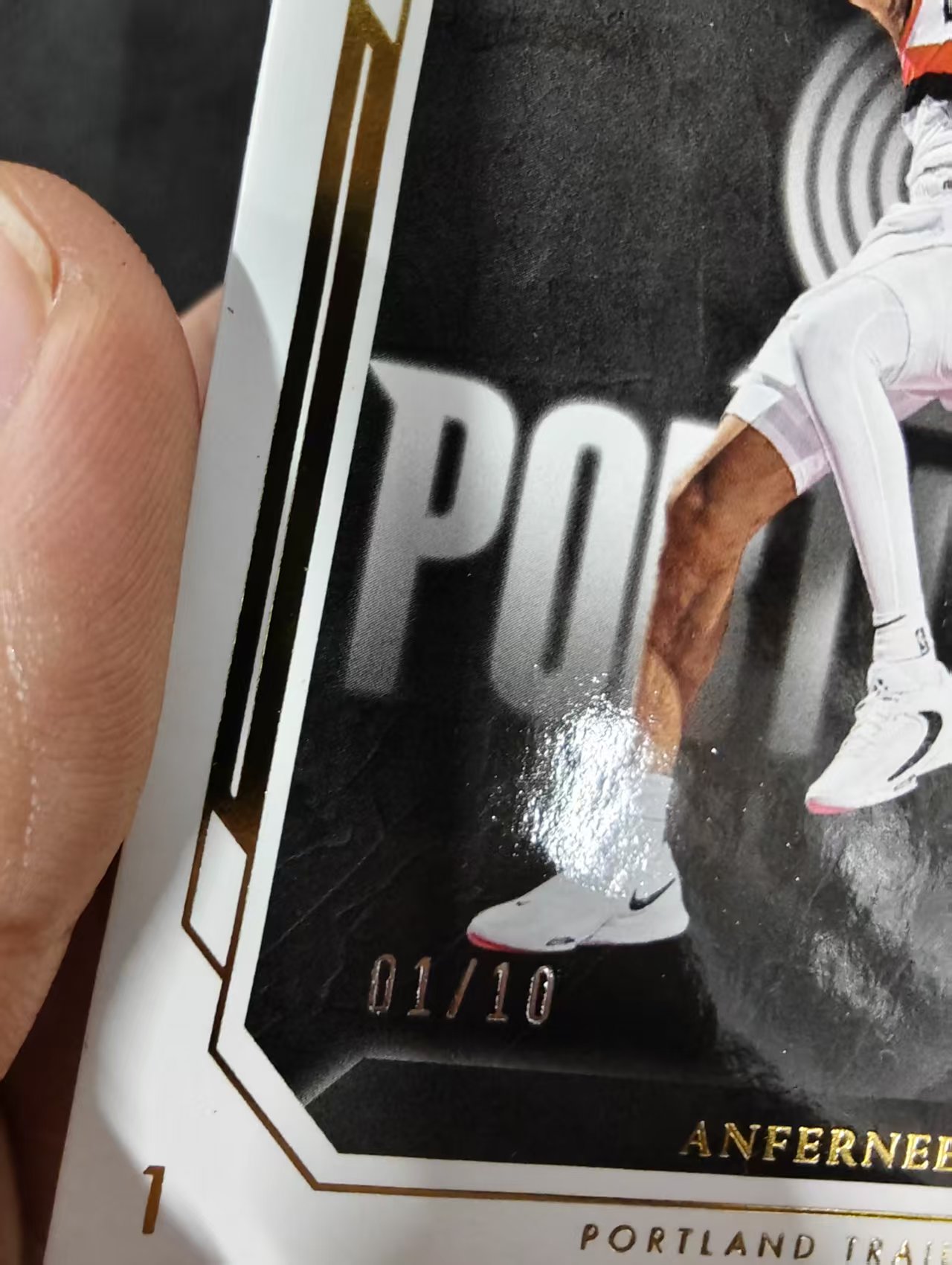 【汽水拍卖】2022-23 Panini Noir Anfernee Simons 诺尔 安芬尼 西蒙斯 开拓者 队标 10编 金平行 微瑕如图