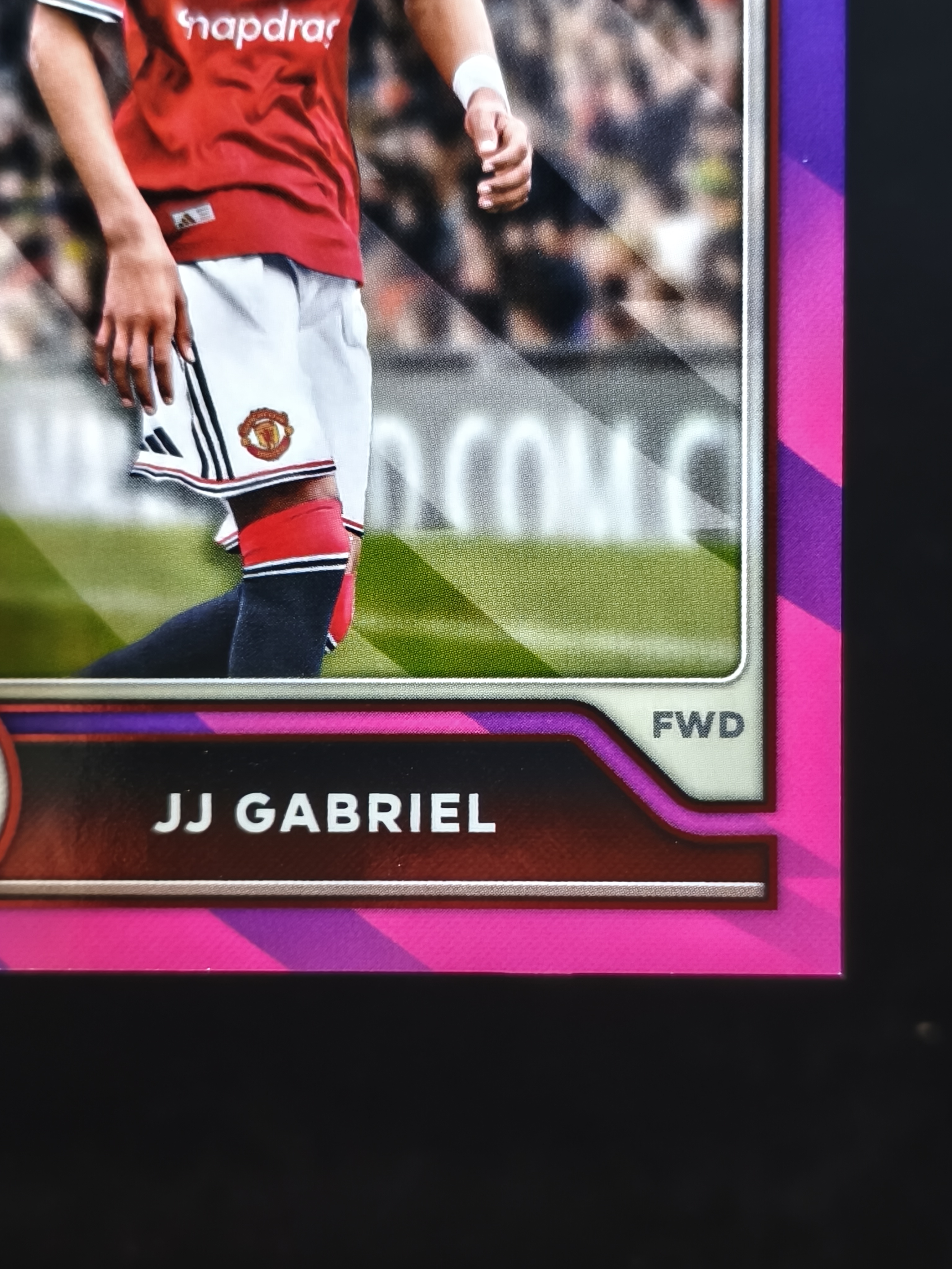 【炽焰拍卖】2026-27 Topps 英超 旗舰 新秀 RC 曼联 JJ Gabriel JJ 加布里埃尔 三色折 三色平行 独占折射 大热新秀 潜力新星 专收必备 微瑕见图 $Sld