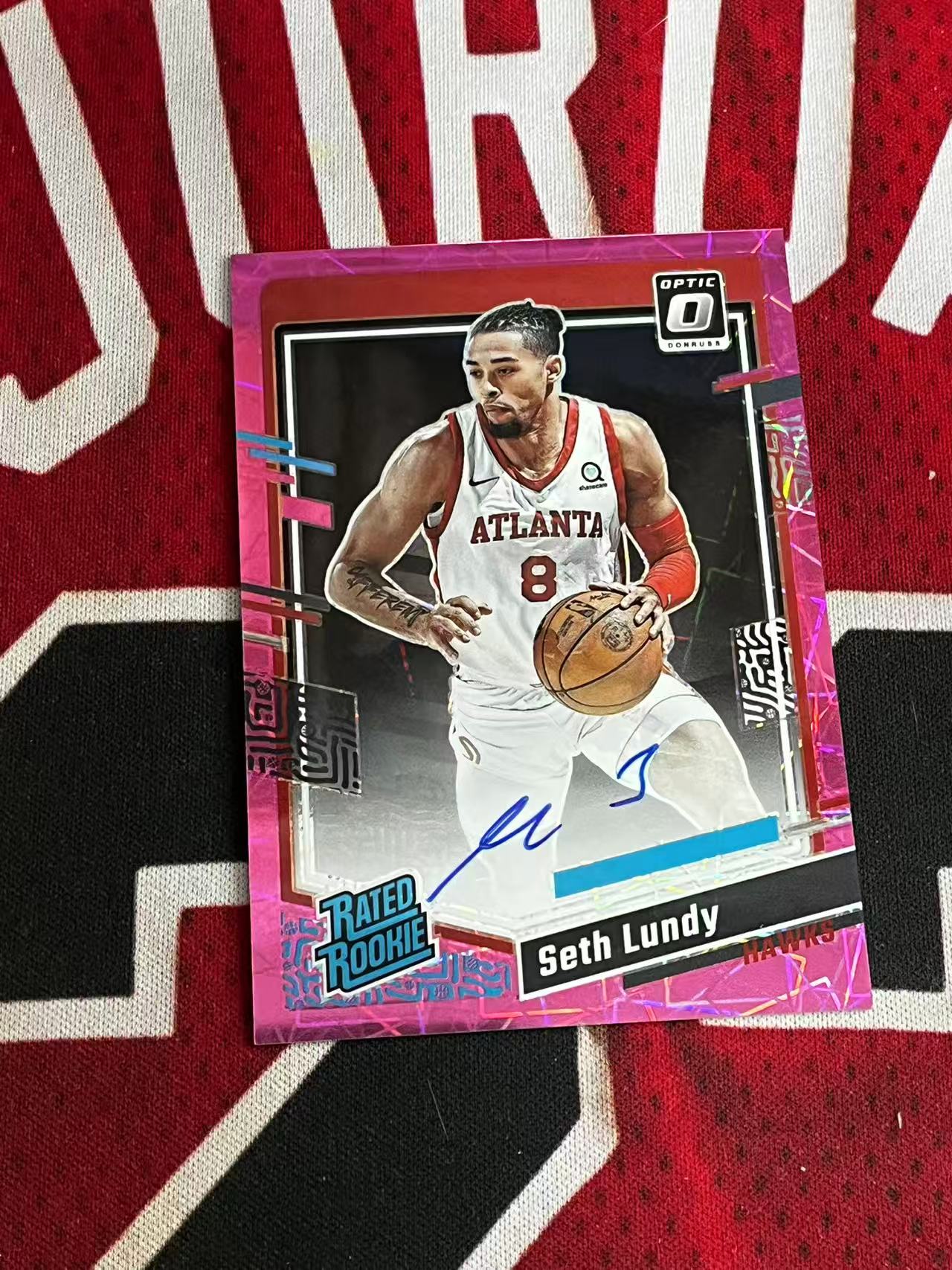 【接寄拍】2023-24 PANINI DONRUSS OPTIC 杜蕾斯系列 老鹰 新秀RC 塞斯伦迪 79编 签字卡 卡签 粉镭射折 折射 专收凑套必【烂臭嘴拍卖】