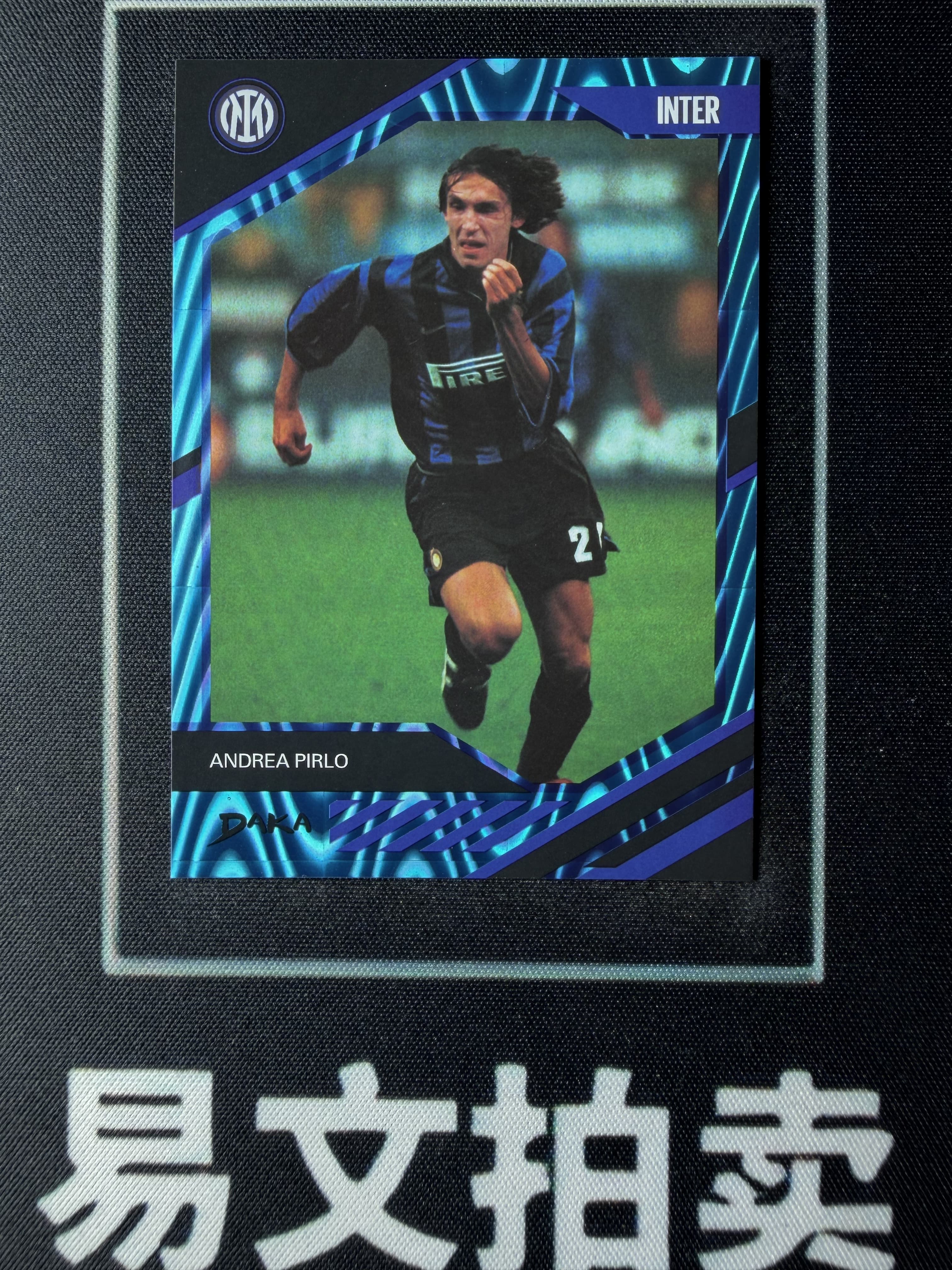 【易文拍卖 超级回款】2024-25 DAKA 达咖 国际米兰 足球俱乐部 队盒 ANDREA PIRLO 皮尔洛 意大利 尤文 AC米兰 41/99编 蓝折 #TuTu