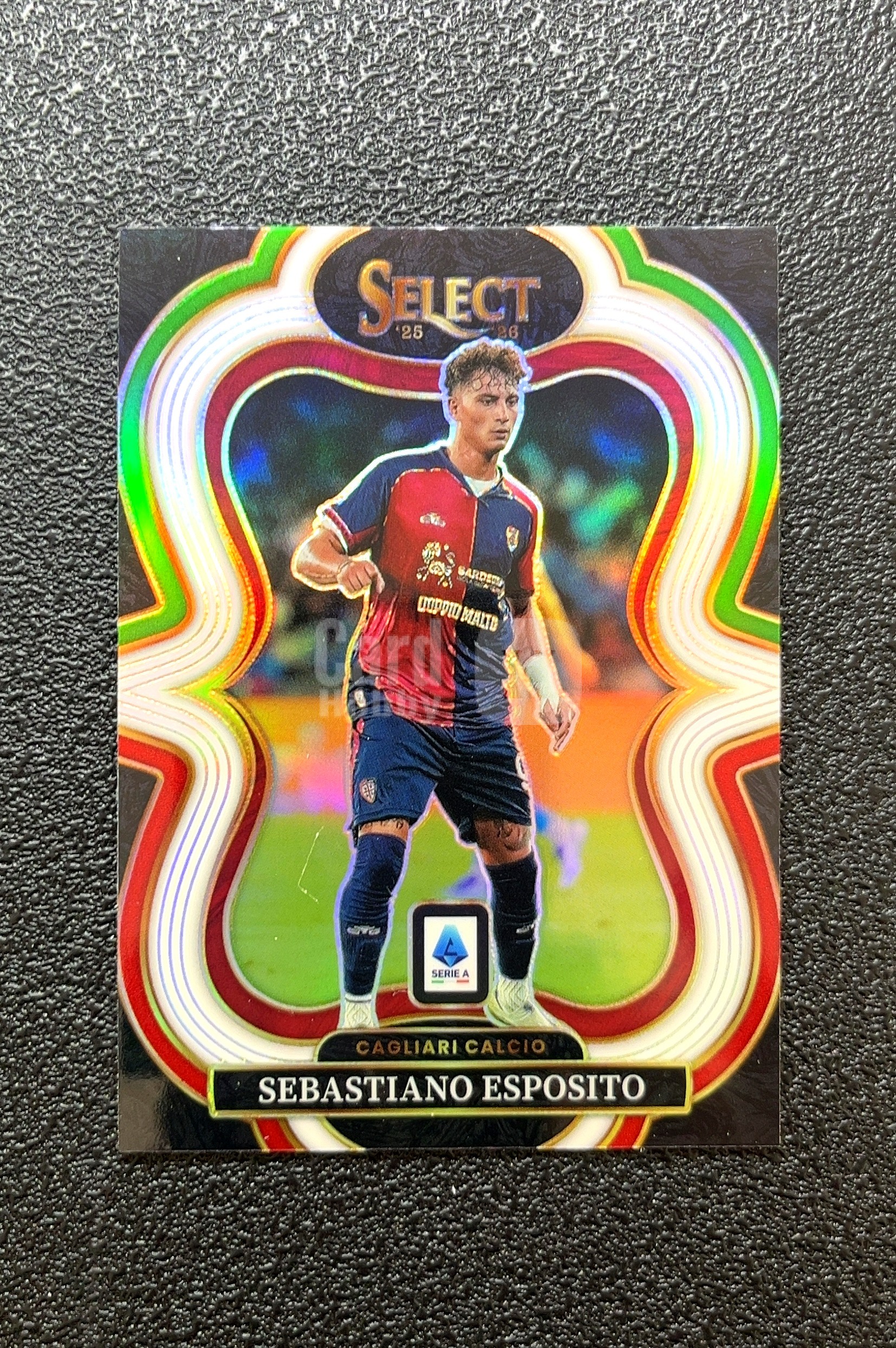 【岛屿拍卖】2025-26 Panini 蜂窝 PRIZM Sebastiano Esposito 塞巴斯蒂亚诺·埃斯波西托 绿白红三色折 折射 卡品如图 高价值 #180 0015#22