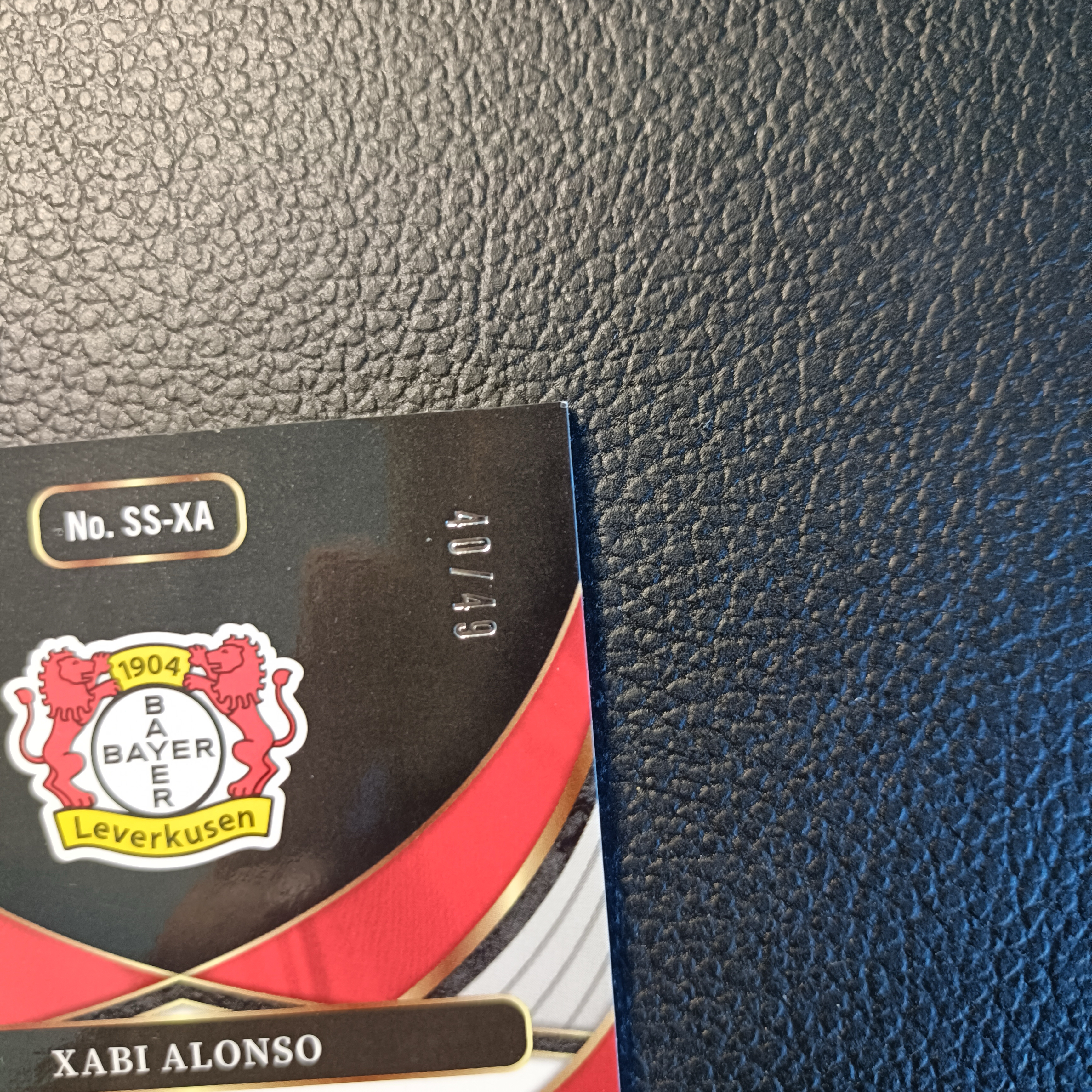 2024-25 【 爆金榕城 】 Panini Select Xavi Alonso FIFA Select系列 哈维-阿隆索 49编 紫折 签字 西班牙 勒沃库森 皇马 卡品如图 微瑕 in哥