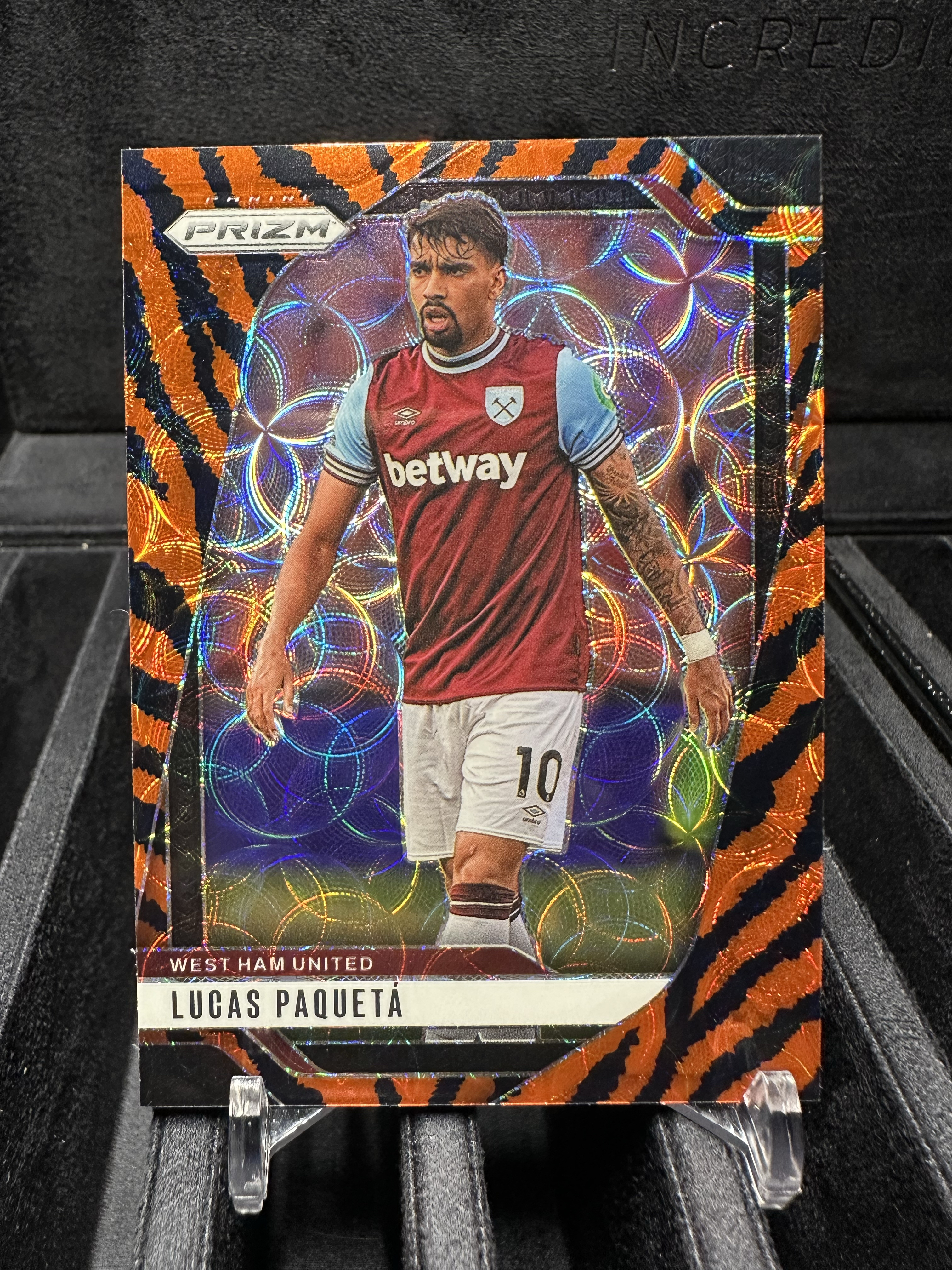 2025 Panini Prizm Lucas Paquetá 帕奎塔 虎皮折 大比例动物折 猝死独占圈圈折 英超铁锤帮西汉姆联主力核心 末年pz收藏价值高 折射天花板卡品如图 巴西内马尔队友收藏