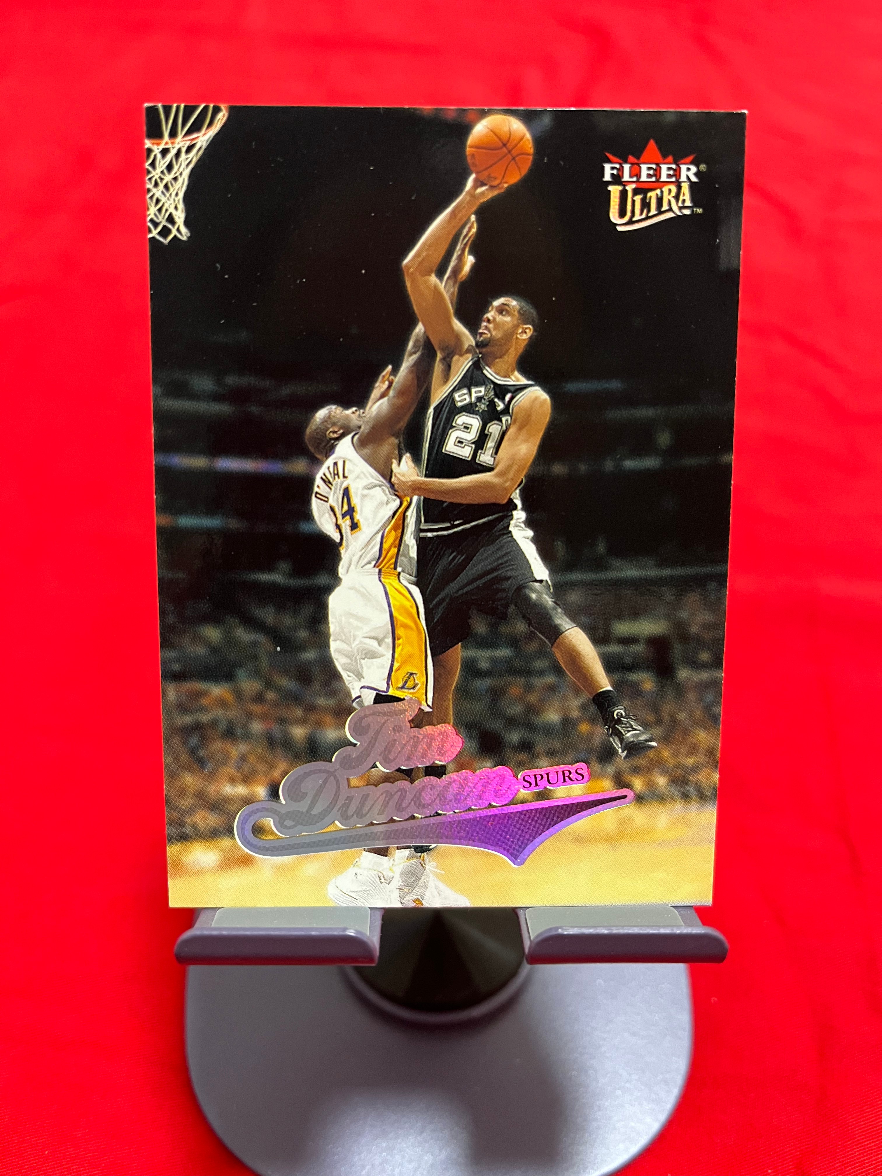 2004 Fleer 老卡 老特 Tim Duncan 蒂姆 邓肯 石佛 马刺【佛鲨对决 经典选图 折射 ULTRA】【边角瑕疵如图 介意勿拍】#1087