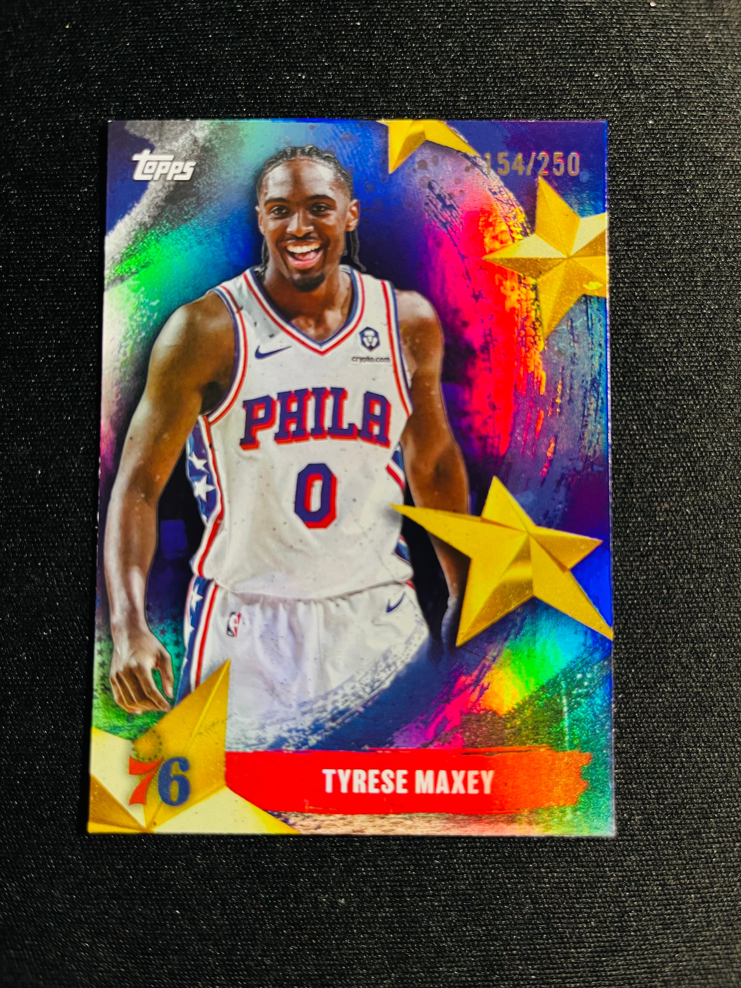 【古都代卖0手续费高额预付】2025-26 Topps 76人 Tyrese Maxey 泰雷斯 马克西 特卡 250编 紫折 选图帅气 实卡好看 凑套收藏必备——小泡