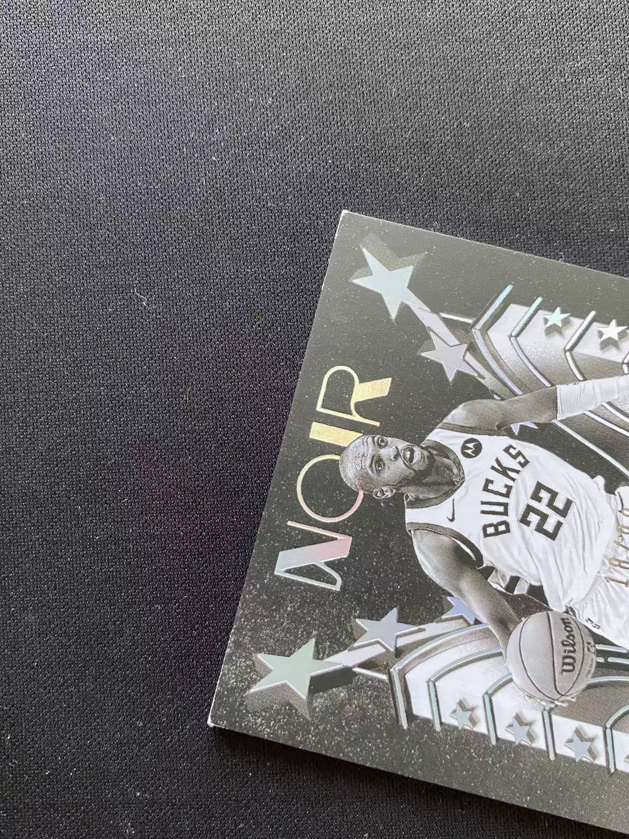 2024-25 Panini Noir Khris Middleton 雄鹿 克里斯 米德尔顿 球衣 物料 gu亲穿 99编【king#18】瑕疵如图