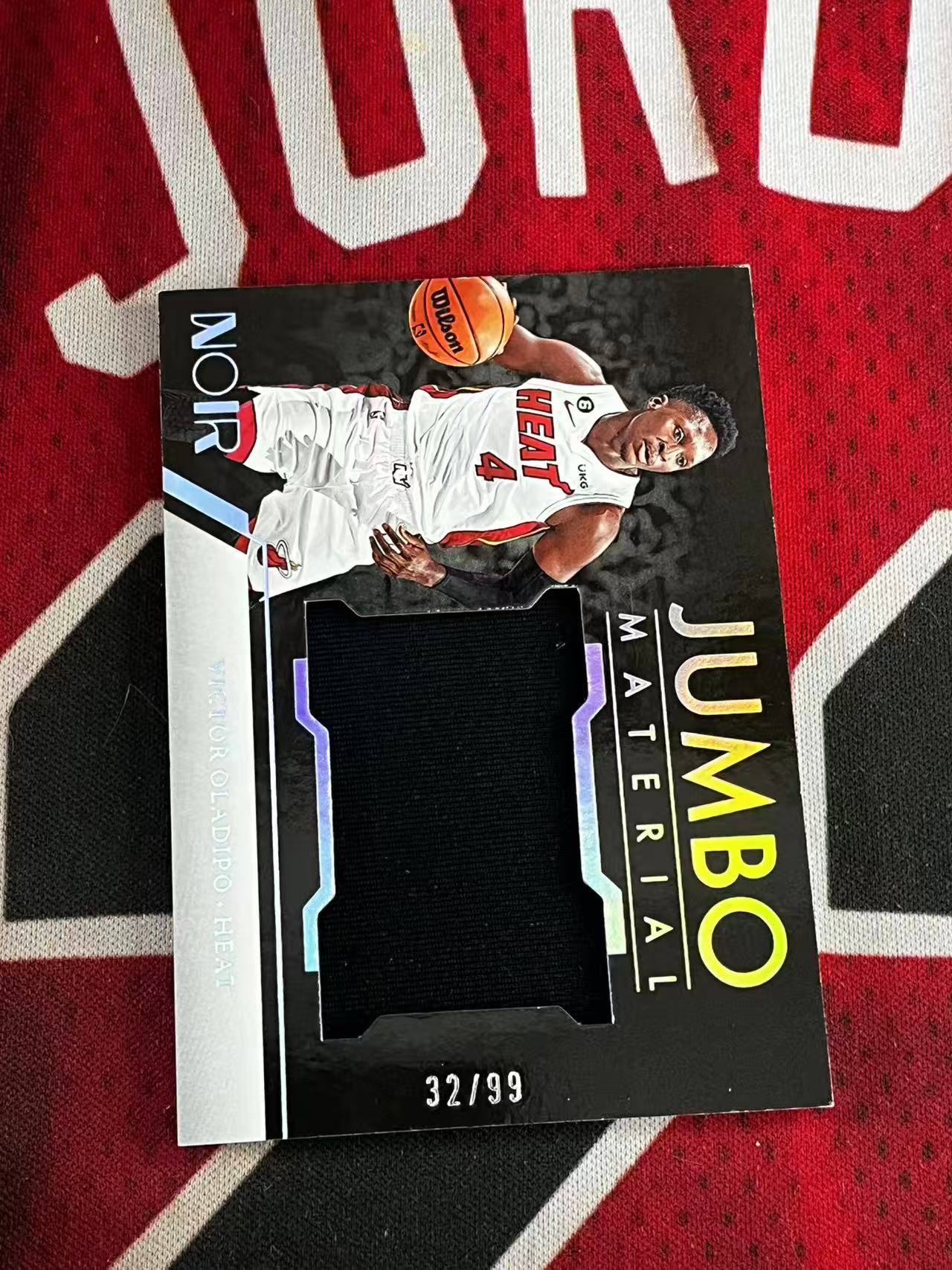 【接寄拍】2022-23 PANINI NOIR 诺尔高端系列 热火 苦曼巴 维克托奥拉迪波 99编 GU 亲穿落场球衣物料切割 衣料实物卡 银闪版 专收凑套必备【烂臭嘴拍卖】