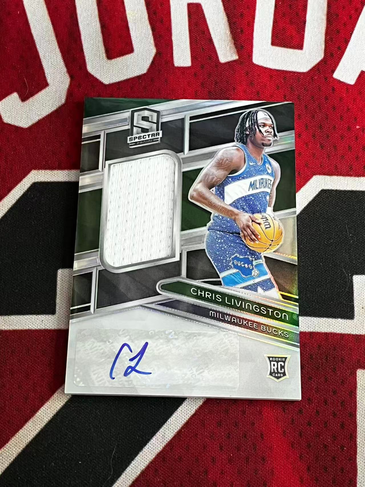 【接寄拍】2023-24 PANINI SPECTRA 光谱系列 雄鹿 新秀RC 克里斯利文斯顿 199编 RJA 新秀球衣物料暴力切割签字卡 银折 折射【烂臭嘴拍卖】