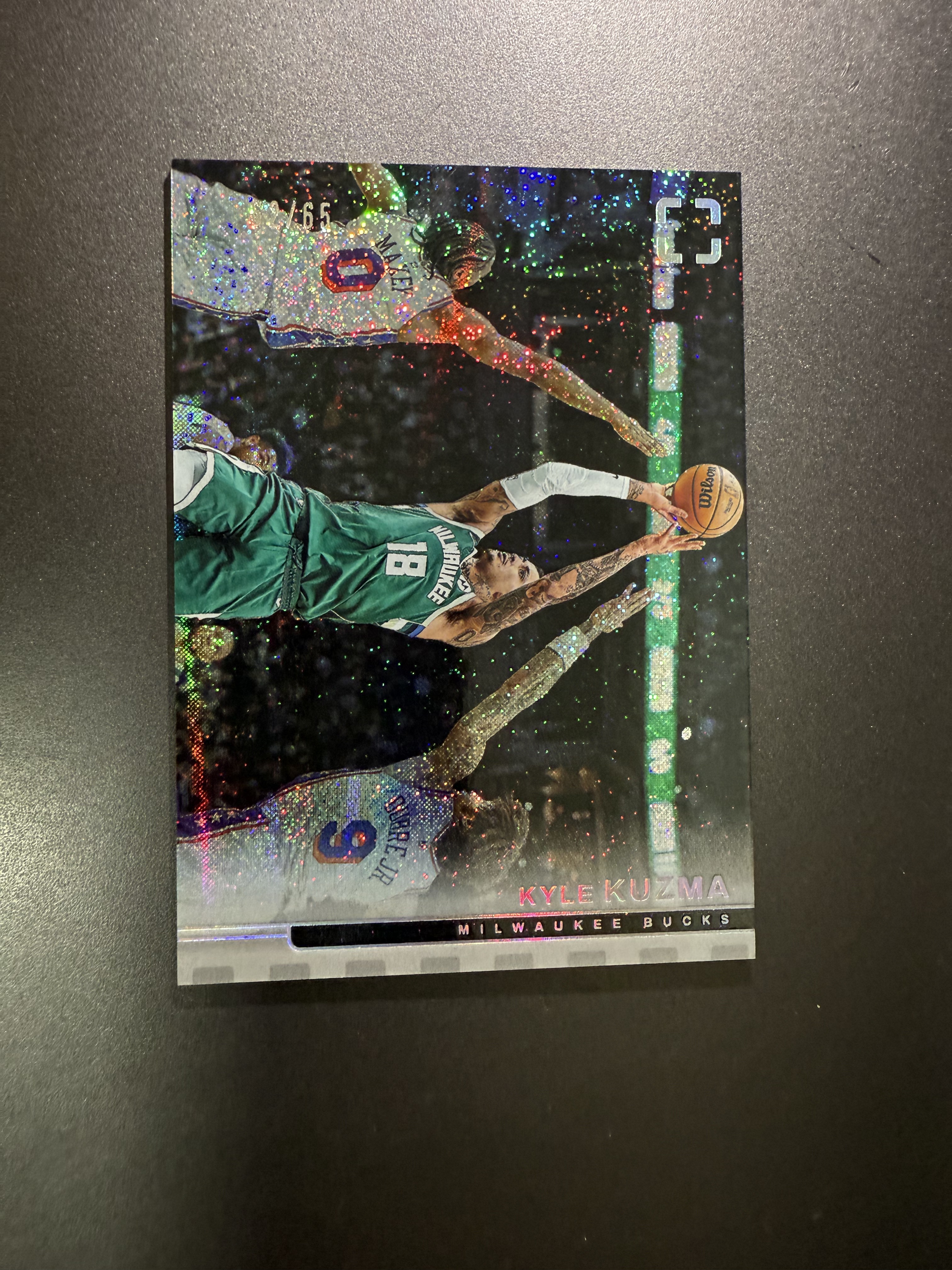 2024-25 Panini PaniniPhotoGenicNBA Kyle Kuzma 凯尔 库兹马 上镜 折射 65编 雄鹿队 什