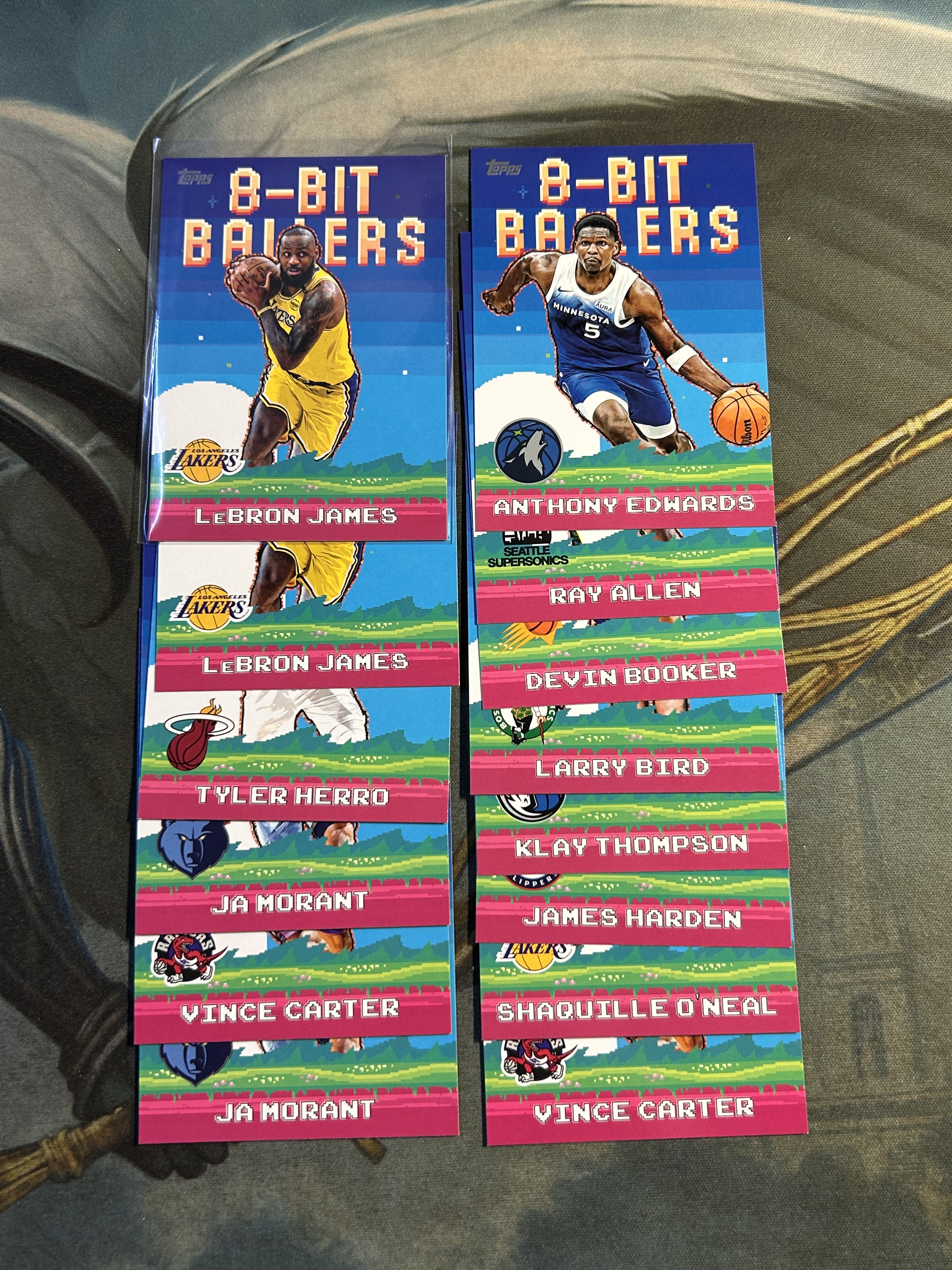 2025-26 TOPPS 8-BIT ballers 特卡 14张一起 LEBRON JAMES 勒布朗·詹姆斯+莫兰特 卡特 布克 哈登 奥尼尔 等 (打包不保品)《苏州卡通》Z【SJ】