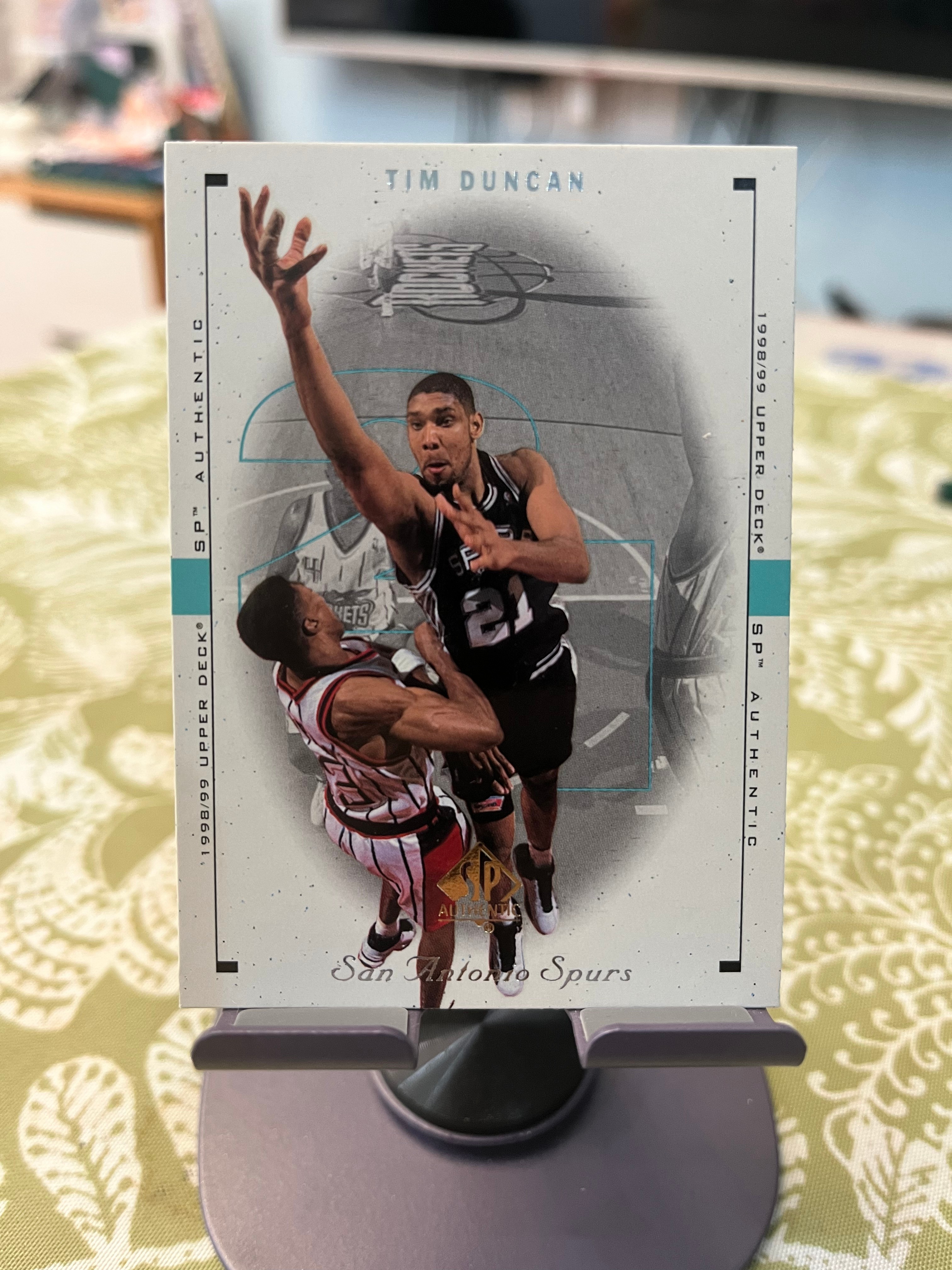 1999 Upper Deck 老卡 老特 Tim Duncan 蒂姆 邓肯 石佛 马刺【SP Authentic】【边角瑕疵如图 介意勿拍】#1040