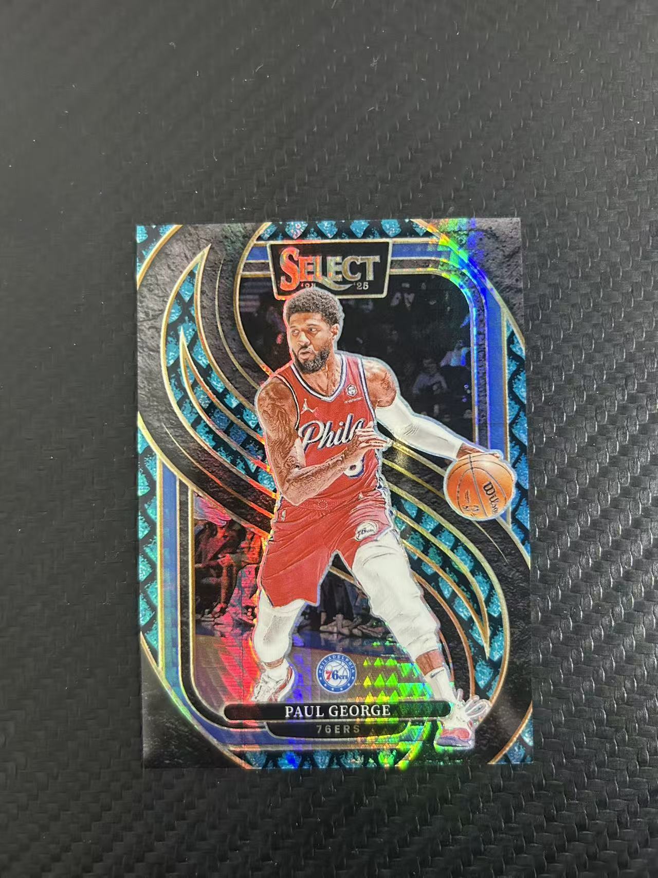 2024-25 Panini Select Paul George #159【灯灯拍卡】 泡椒 PG 快船 保罗 乔治 超低编 1/8编 龙鳞折 大比例 SSP 首编 收藏必备【雪茄】