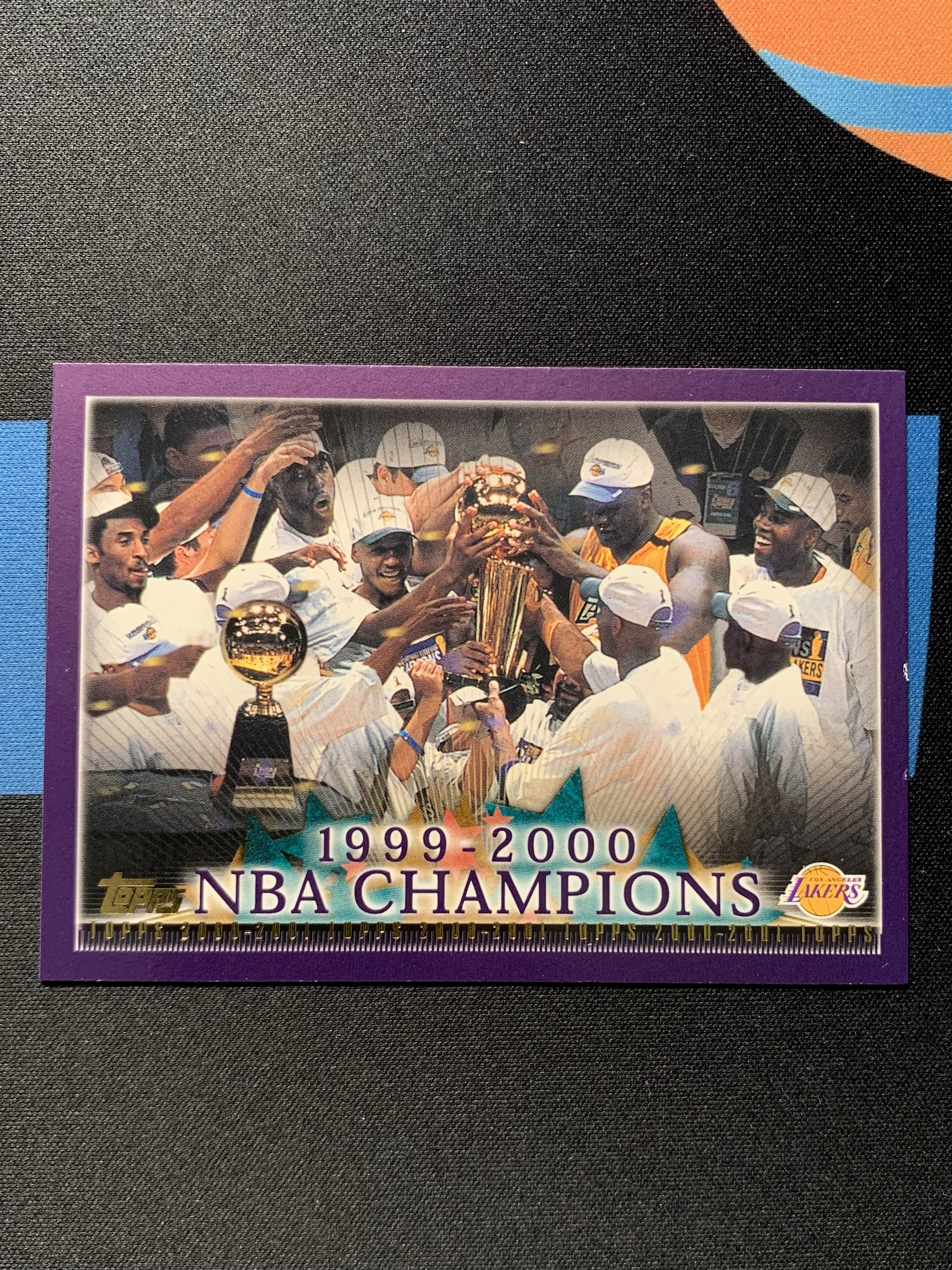 2000 Topps Authentic Kobe Bryant 高光时刻NBA Champions 记录湖人拿下9900赛季总冠军 科比 布莱恩特 奥尼尔 庆祝 意义非凡 边微白如图 小鱼儿