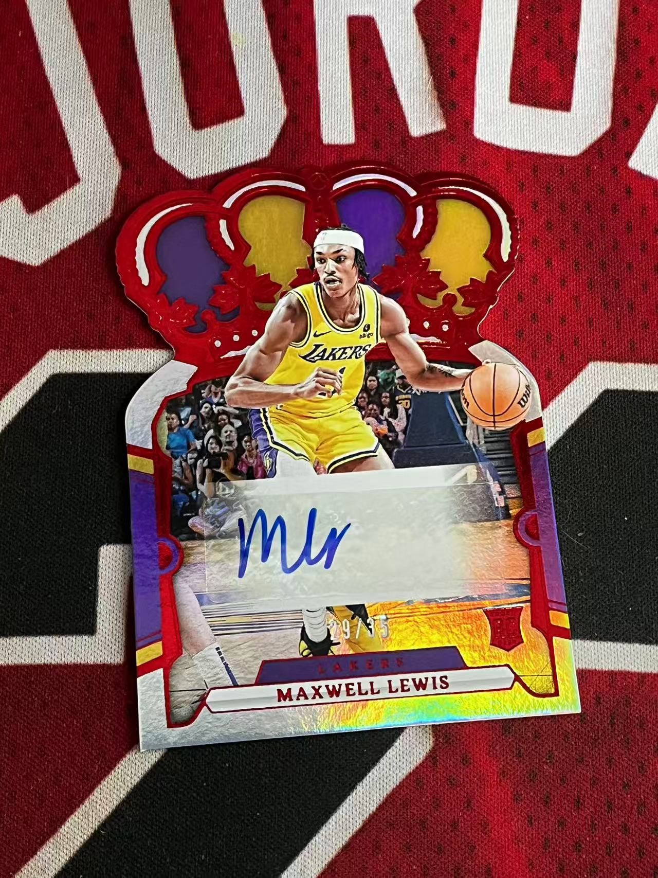 【接寄拍】2023-24 PANINI CROWN ROYALE 皇冠系列 湖人 新秀RC 马克斯维尔刘易斯 35编 签字卡 异形切割签字特卡 银折 折射 红平行 专收凑套必备【烂臭嘴拍卖】