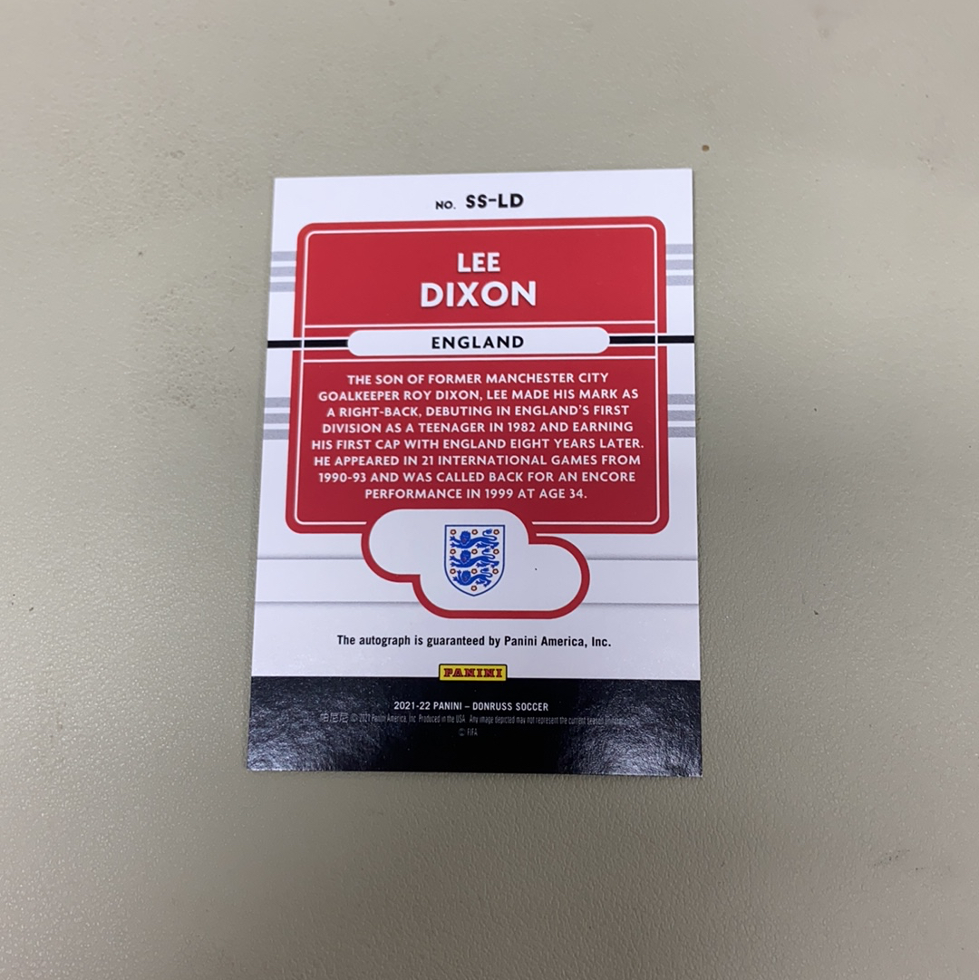 【小牛代拍】2021-22 Panini Donruss 杜蕾斯 李 迪克逊 Lee Dixon 英格兰国家队 签字 英格兰传奇右后卫 阿森纳 红折 8/49编 卡品如图(Tarkuya)