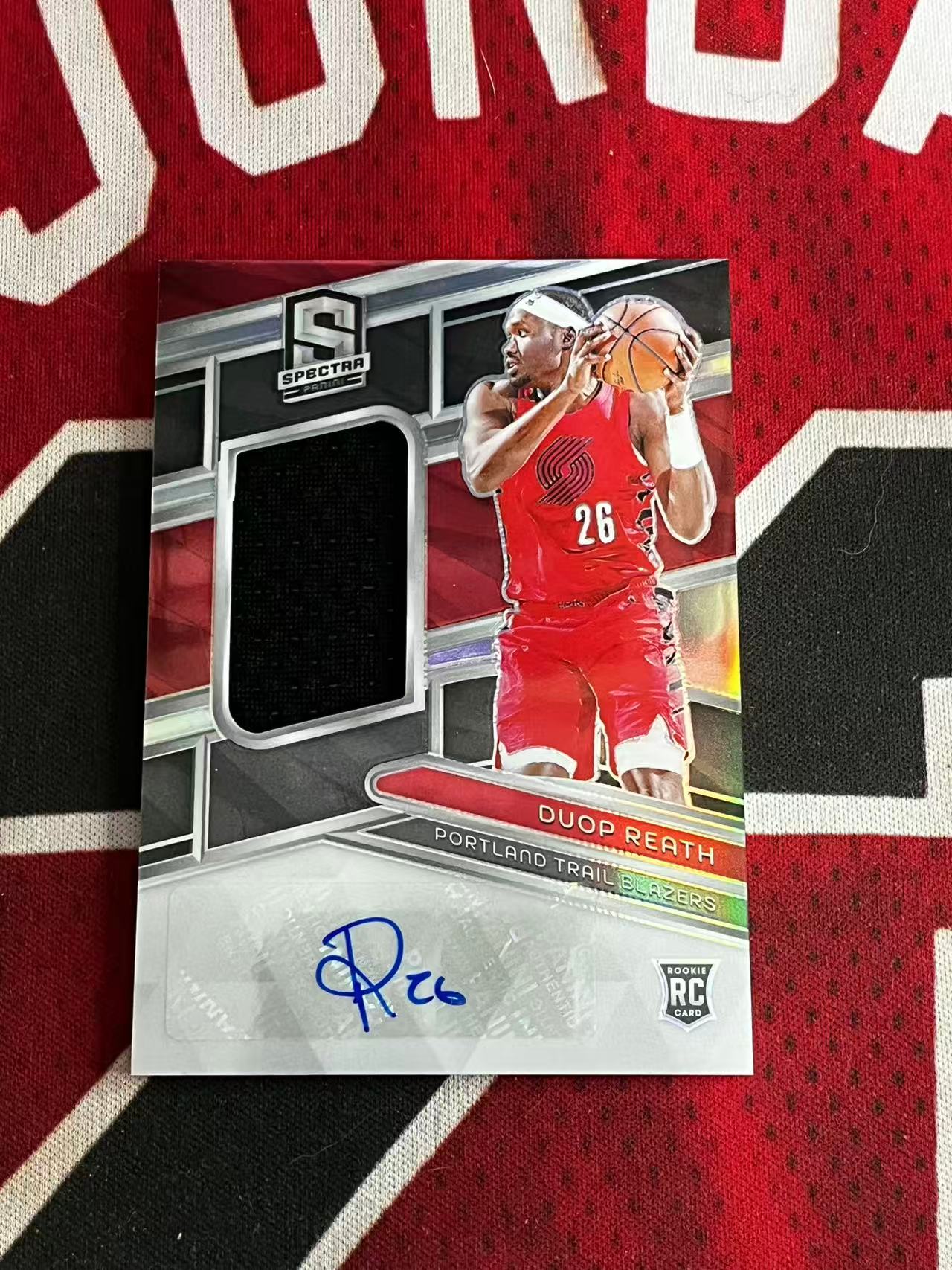 【接寄拍】2023-24 PANINI SPECTRA 光谱系列 开拓者 新秀RC 杜普里斯 199编 RJA 新秀球衣物料切割签字卡 银折 折射【烂臭嘴拍卖】