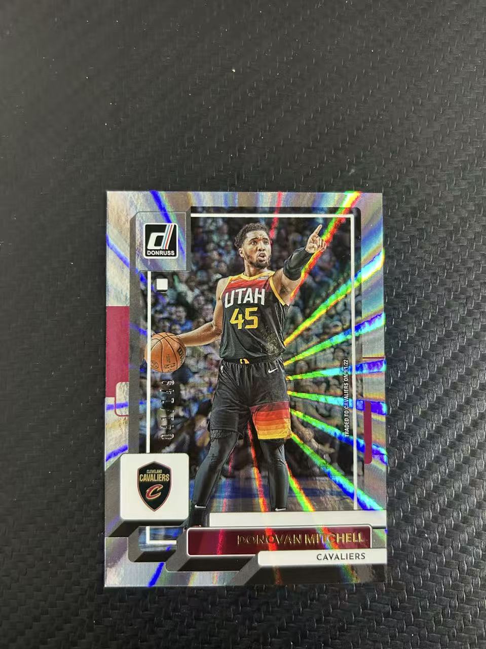 2022-23 Panini Donruss Donovan Mitchell #111【灯灯拍卡】 杜蕾斯 骑士 多诺万 米切尔 折射 大米球 佛光折 041/149编 收藏必备【雪茄】