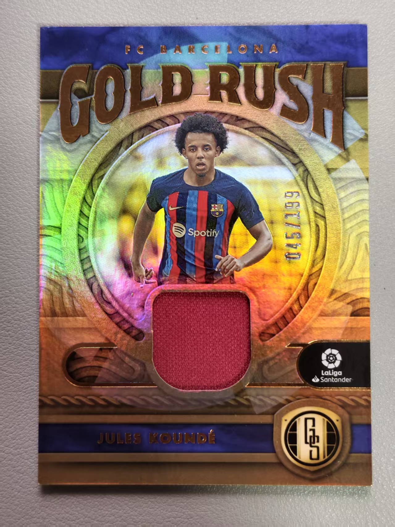 【阿泽代卖】2022-23 Panini Chronicles Gold 金砖 Jules Kounde 巴萨 西甲 孔德 /199编 折射 小窗物料 球衣切割 卡品如图 介意勿拍-MAN