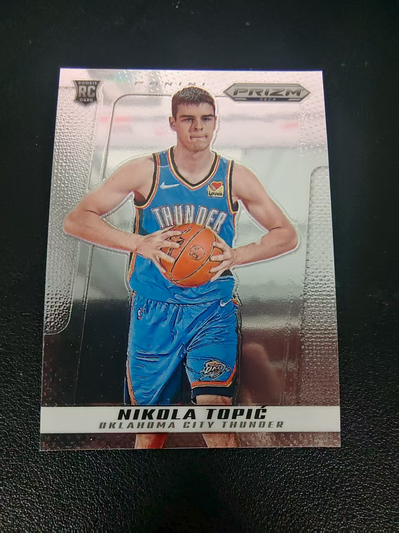 【可合并,不累计】2024-25 Panini Prizm Deca Nikola Topic 复刻PZ 新秀RC 尼古拉 托皮奇 雷霆 划痕 边角瑕疵 #129