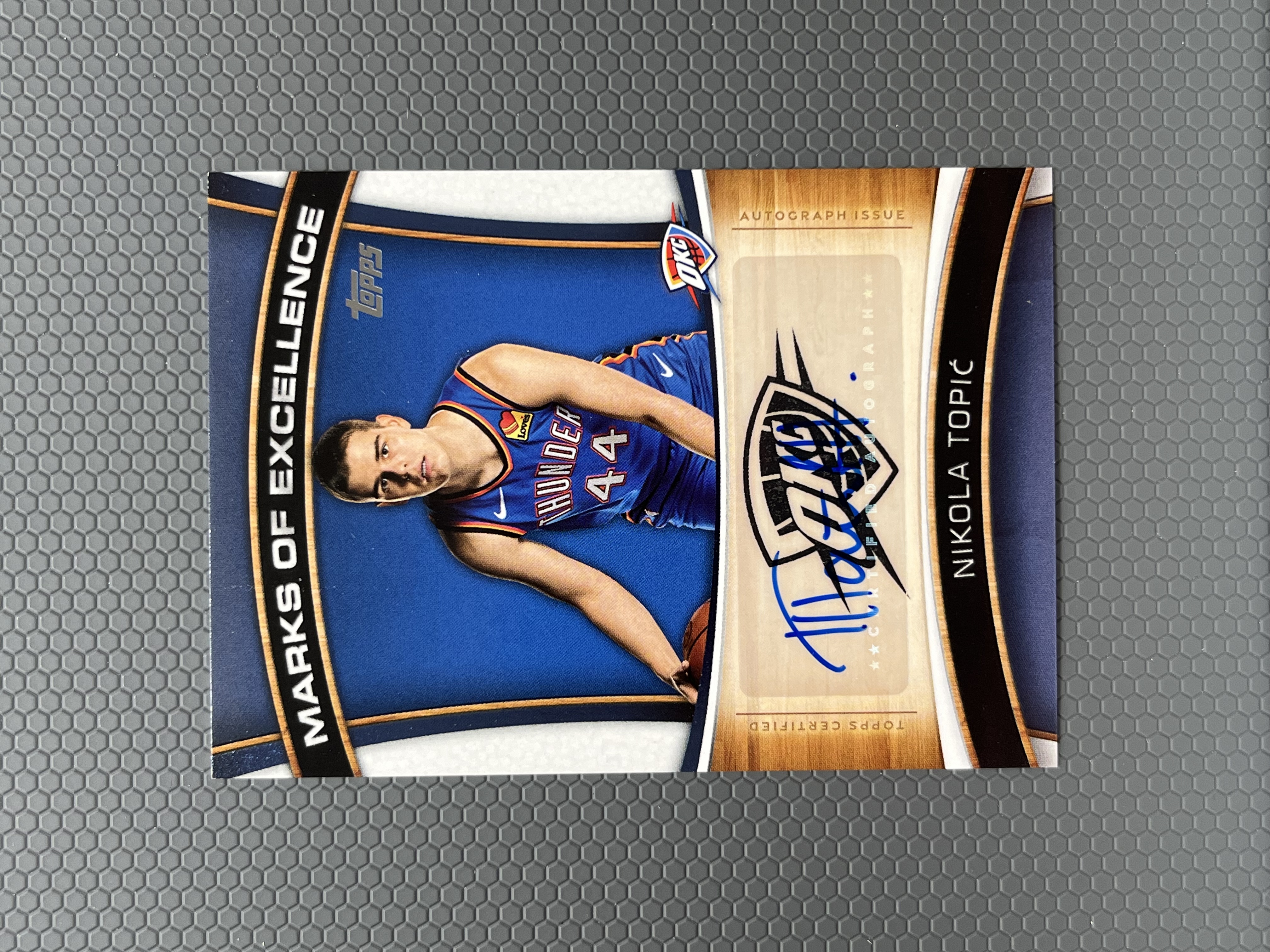 2025 Topps 新秀 尼古拉·托皮奇 NIKOLA TOPIC 雷霆 RC 签字 新秀签 特卡 折射 队徽签字 卡品如图-左