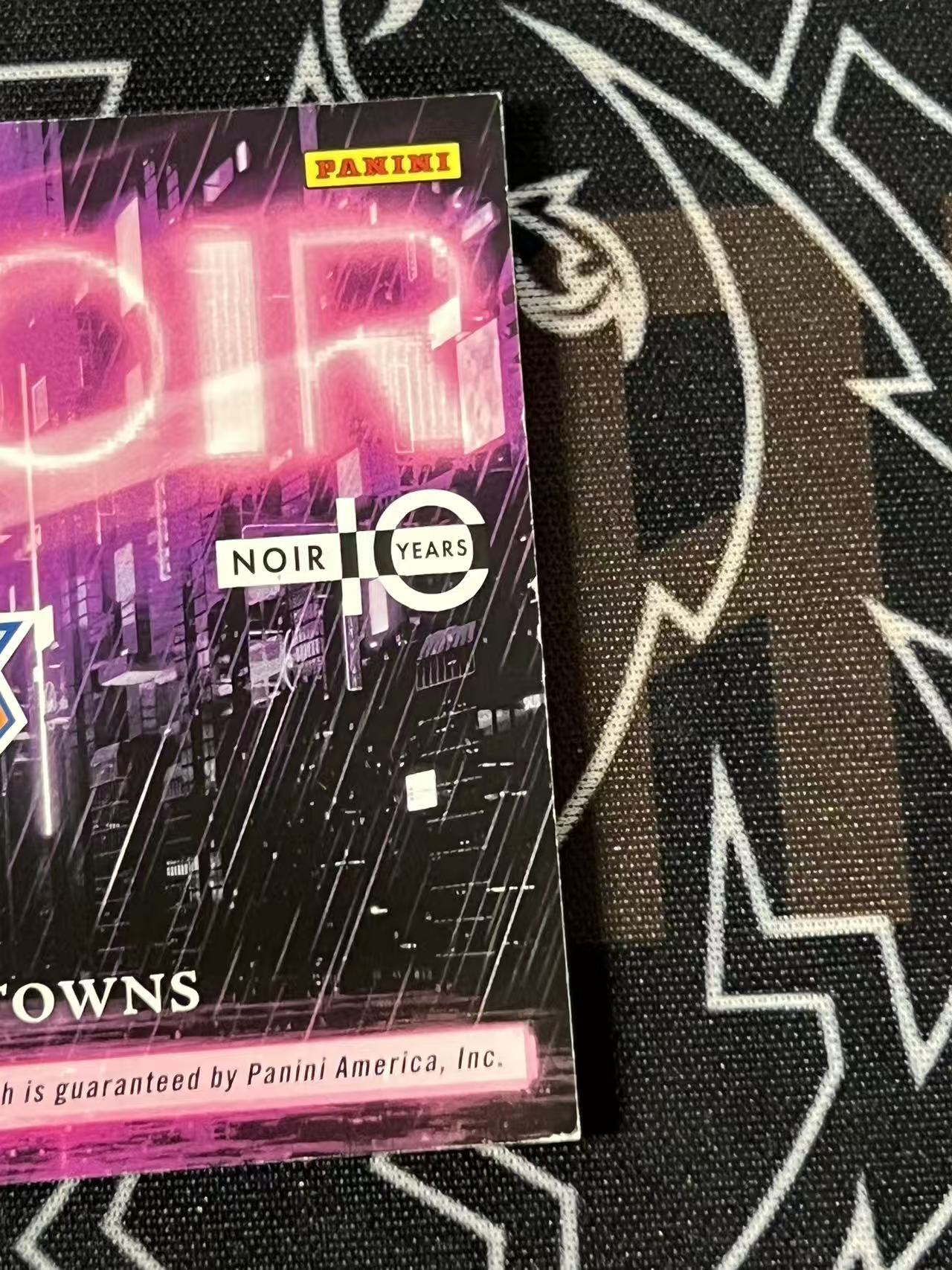 2024-25 Panini Noir Karl Anthony Towns 【UTF球星卡】fr4 卡尔 安东尼 唐斯 诺尔 霓虹灯 签字 卡签 49编 纽约中锋 森林狼 瑕疵如图