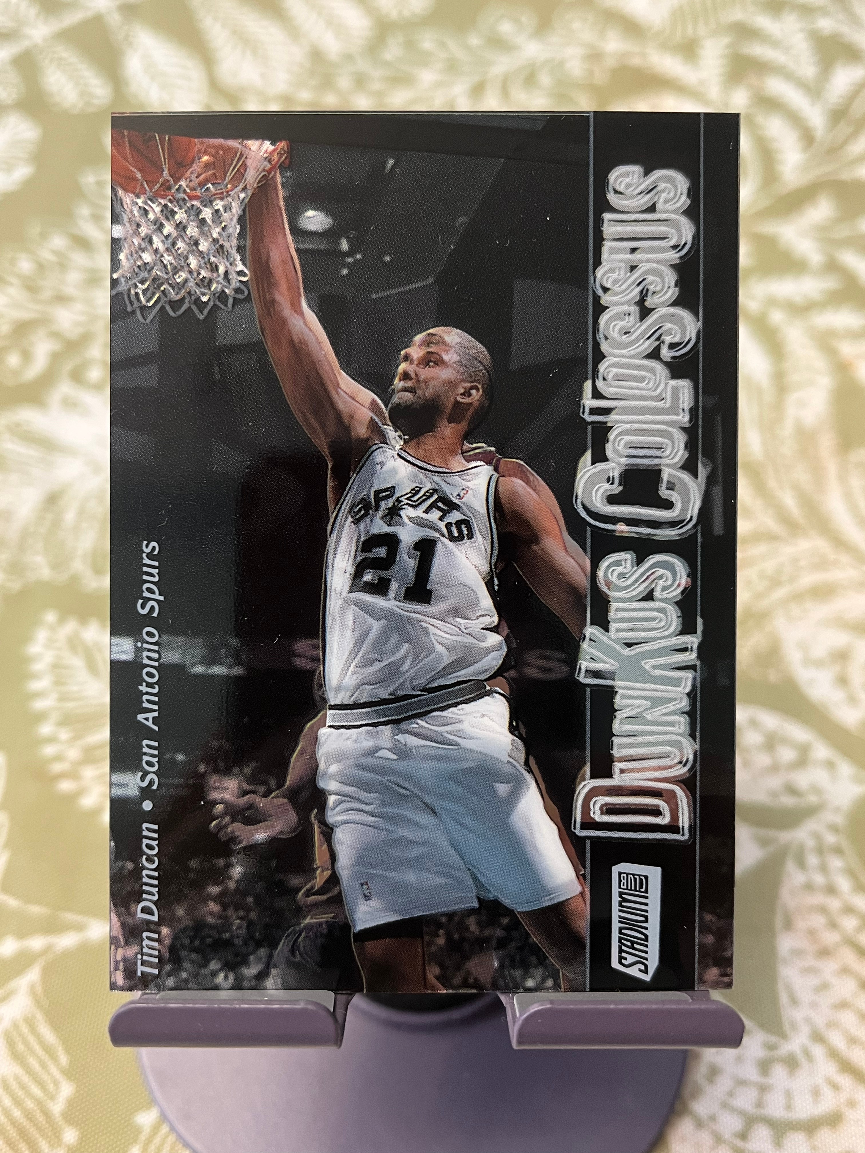 2001 Topps 老卡 老特 Tim Duncan 蒂姆 邓肯 石佛 马刺【重影 STADIUM CLUB 竞技场系列 DUNKUS COLOSSUS】【边角瑕疵如图 介意勿拍】#1167