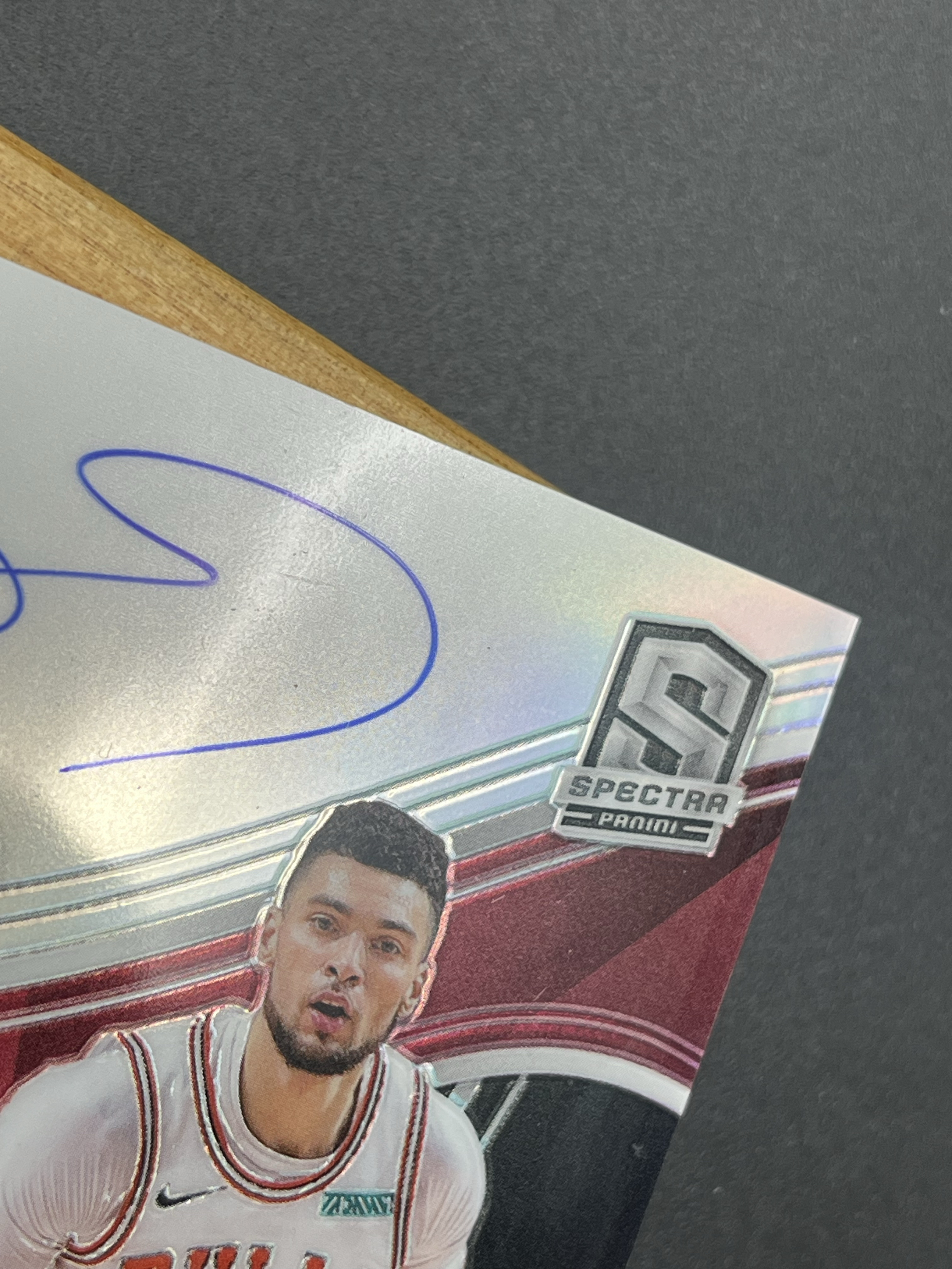 【西子拍卖】2019-20 Panini Spectra Zach LaVine 光谱 公牛 扎克 拉文 签字 卡签 折射 银折 14/35编 微瑕如图 Z819