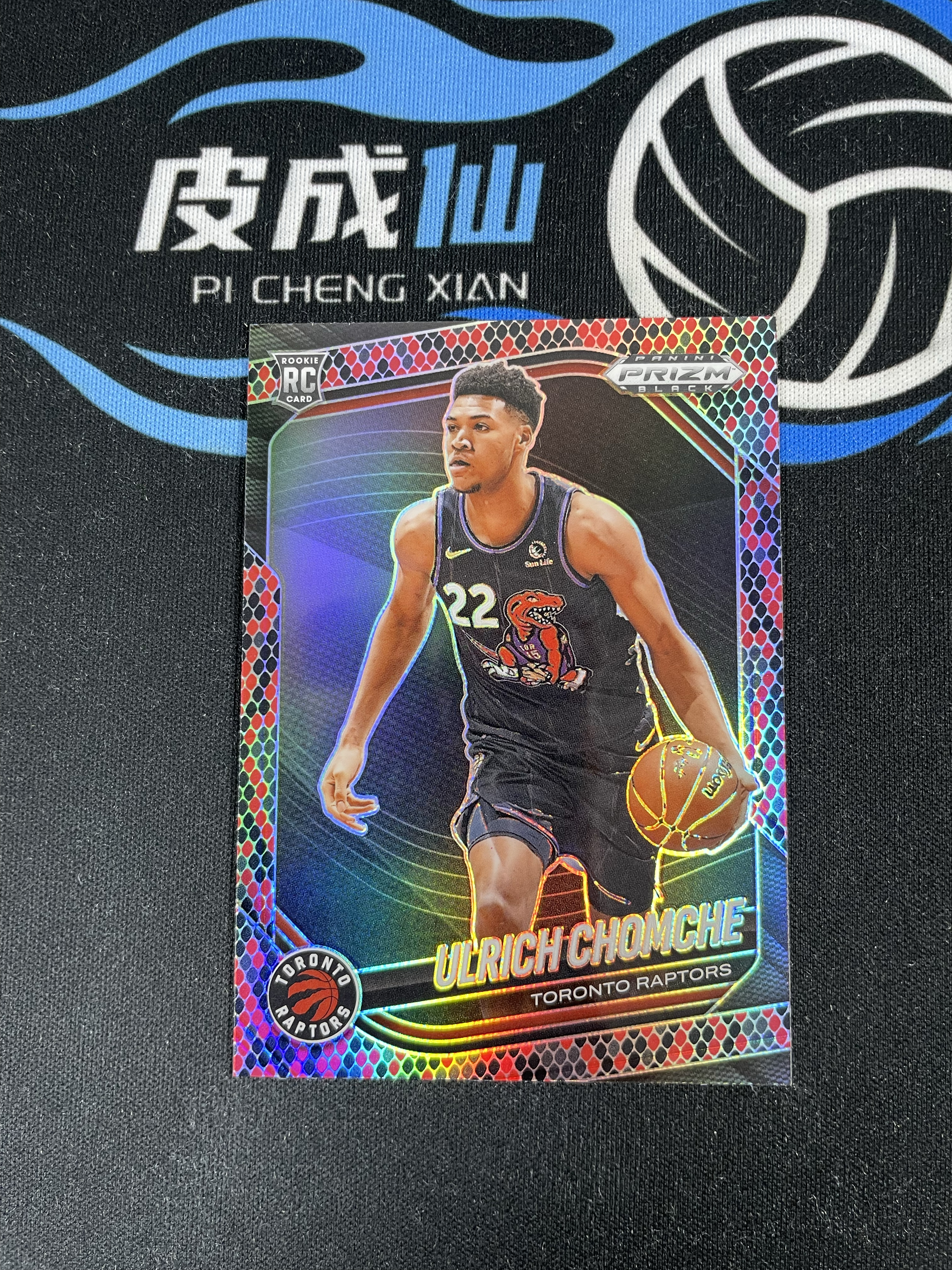 【皮成仙拍卖 统一手续费6%】 PANINI 2024-25 PRIZM BLACK 猛龙 ULRICH CHOMCHE 乌尔里希乔姆切 新秀 RC 大比例 SP 蛇皮【只发顺丰】小小怪下士11.29