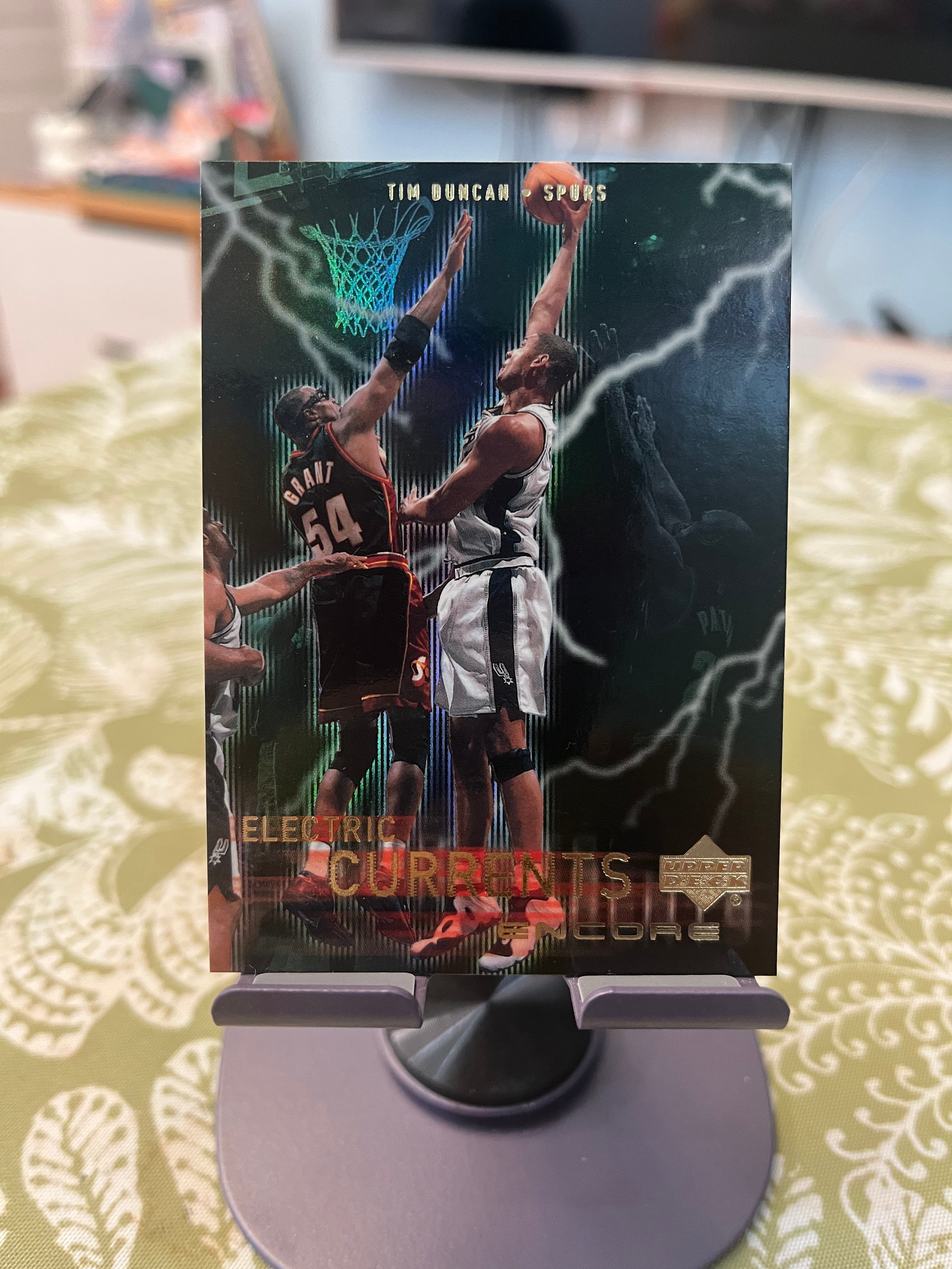 2000 Upper Deck 老卡 老特 Tim Duncan 蒂姆 邓肯 石佛 马刺【折射 电流 闪电背景 ELECTRIC CURRENTS】【边角瑕疵如图 介意勿拍】#1046