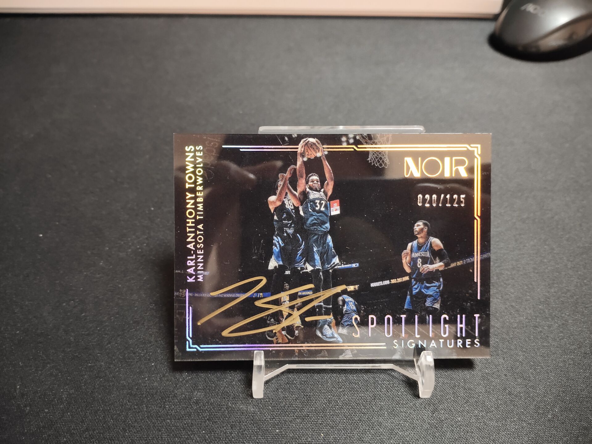 Carte Karl-Anthony Towns 2016-17 Noir Panini AUTO /40 – Wolves Knicks