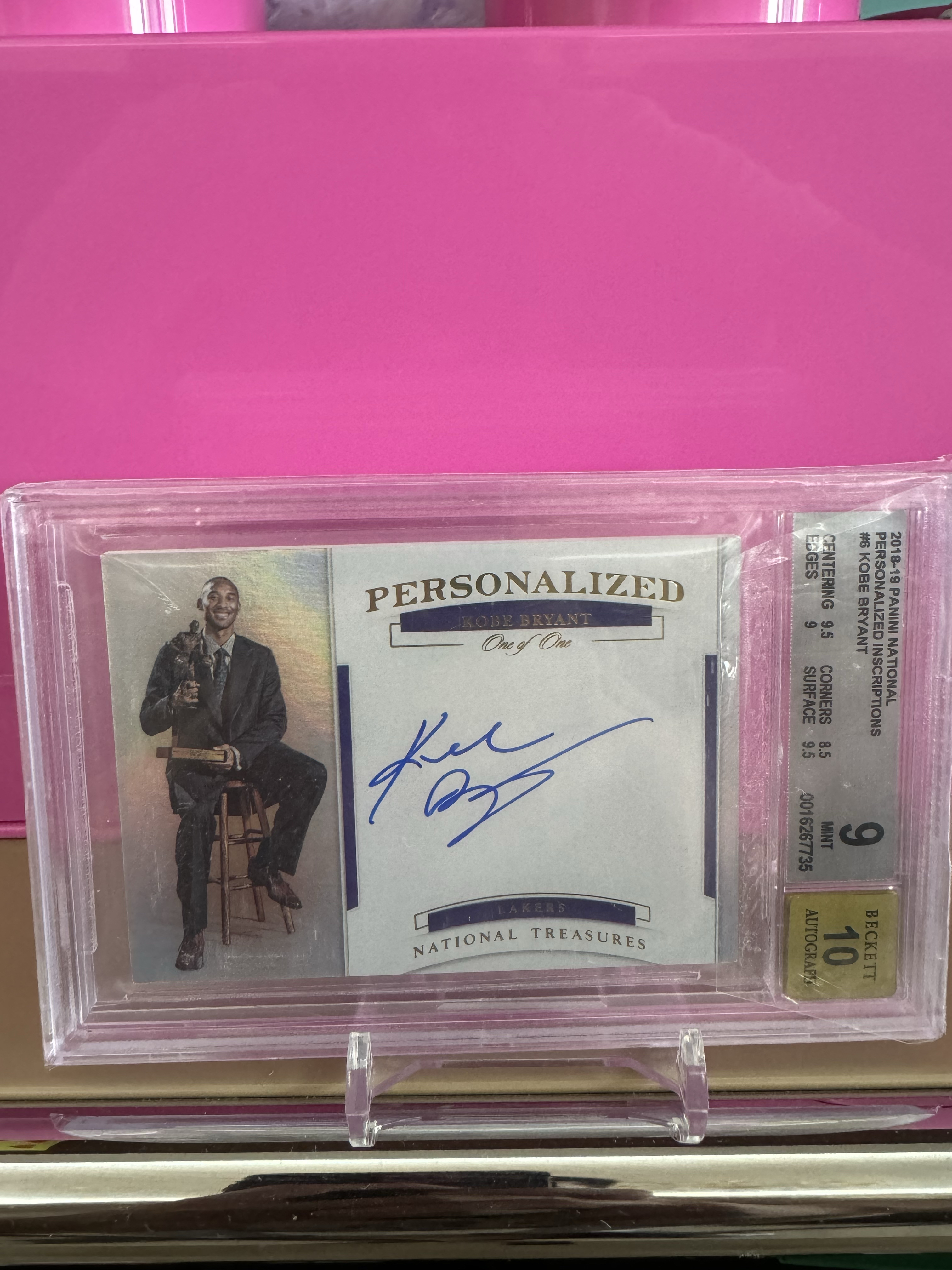 2018-19 Panini National Treasures Kobe Bryant 科比 卡签 签 国宝 1编1 捧杯选图 无平行 bgs评级9/10 品墨俱佳 科比最好的卡之一 顶级收藏