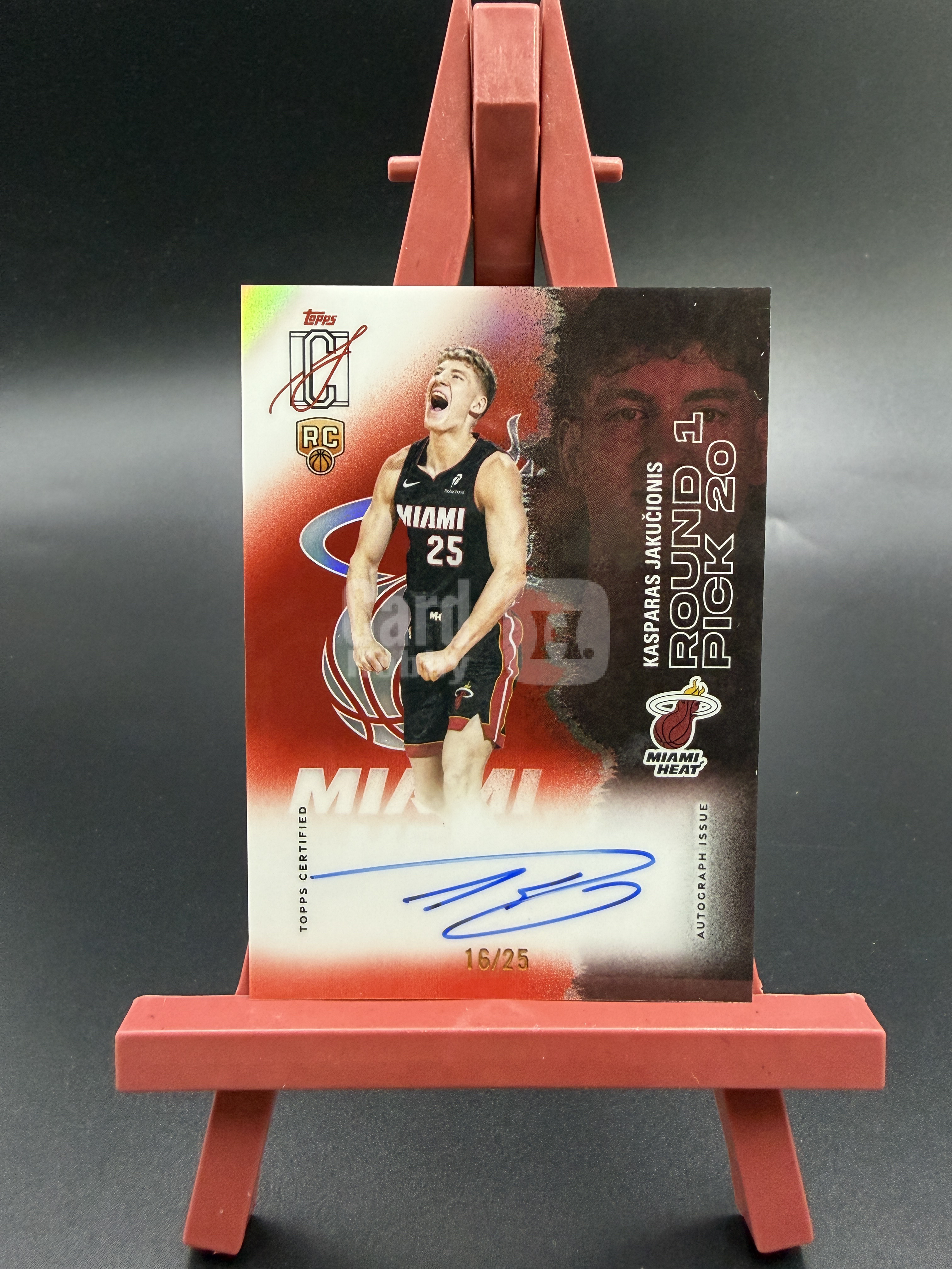 2025-26 Topps Signature Class Kasparas Jakučionis 新秀RC 红折 折射 卡签 签字 同背编 16/25编 顺位 亚库契奥尼斯 热火 卡品如图 XZ86
