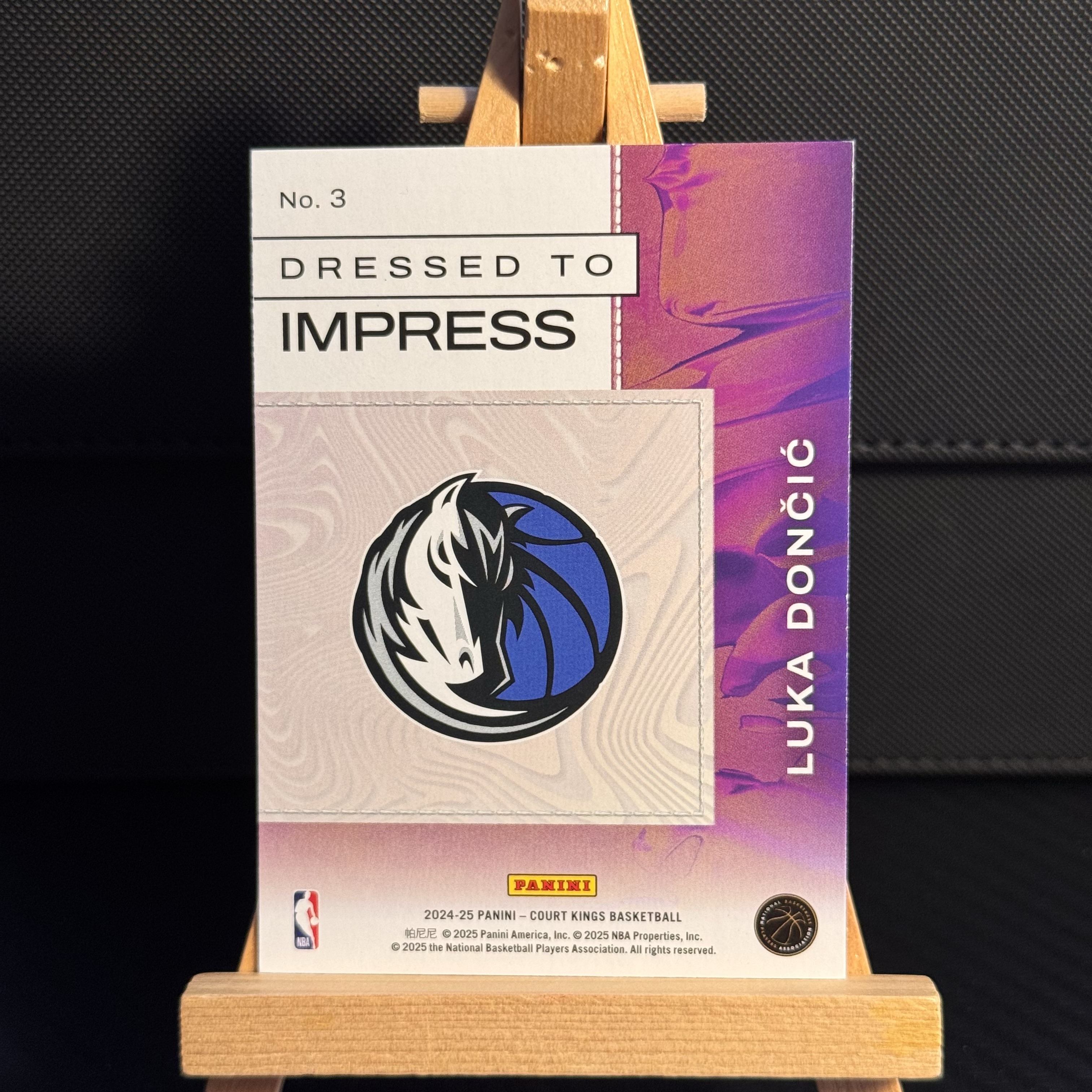 【GPK代卖】2024-25 Panini Court Kings 油画 Luka Doncic 卢卡 东契奇 77 Dressed To Impress 走秀特卡 时装 收藏必备 卡品如图