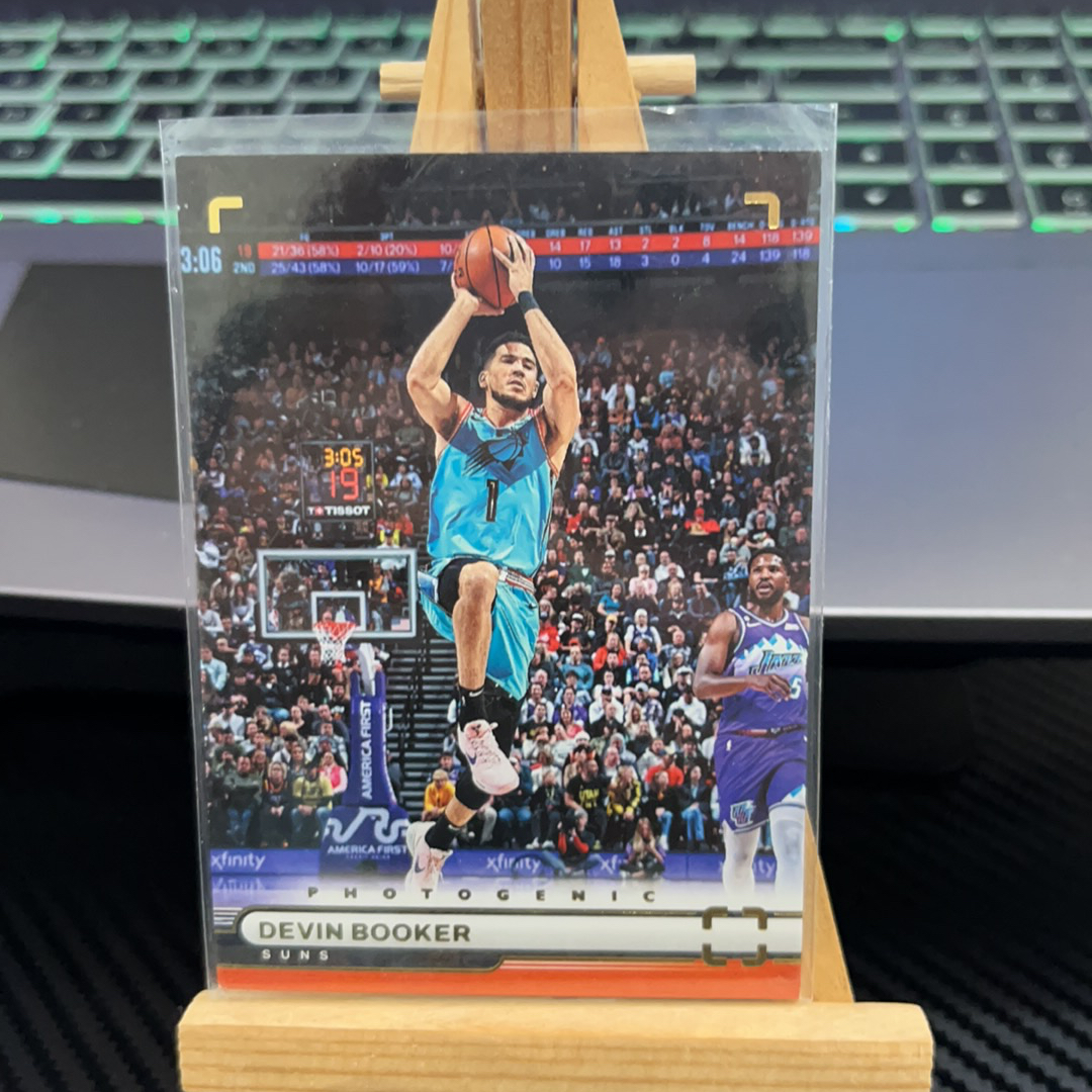 2022-23 Panini PaniniPhotoGenicNBA Devin Booker 德文 布克 太阳 上镜系列 卡品如图 瑕疵看图 凑图必备 值得收藏!