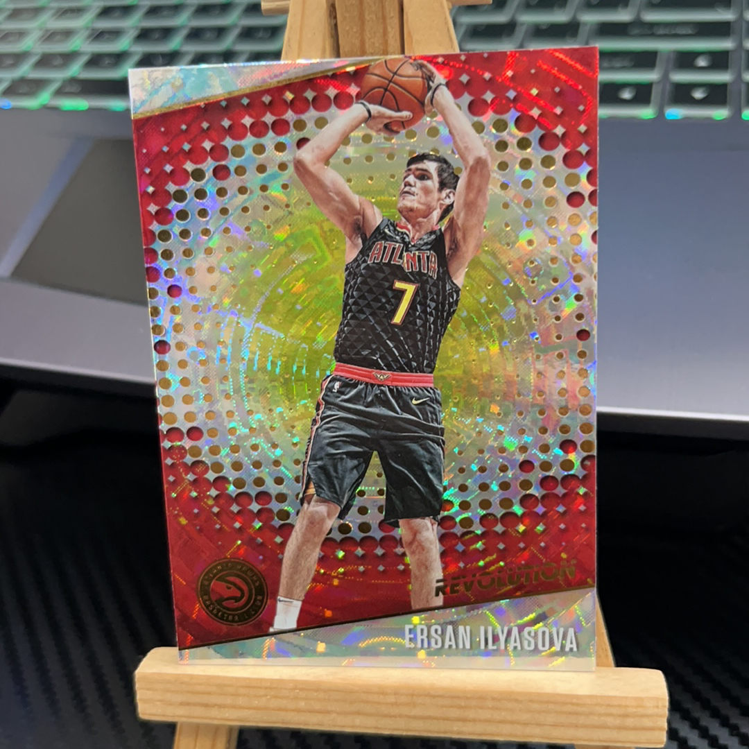 2017-18 Panini Revolution Ersan Ilyasova 伊利亚索瓦 老鹰 折射 革命系列 卡品如图 凑图必备 值得收藏!免费代卖!