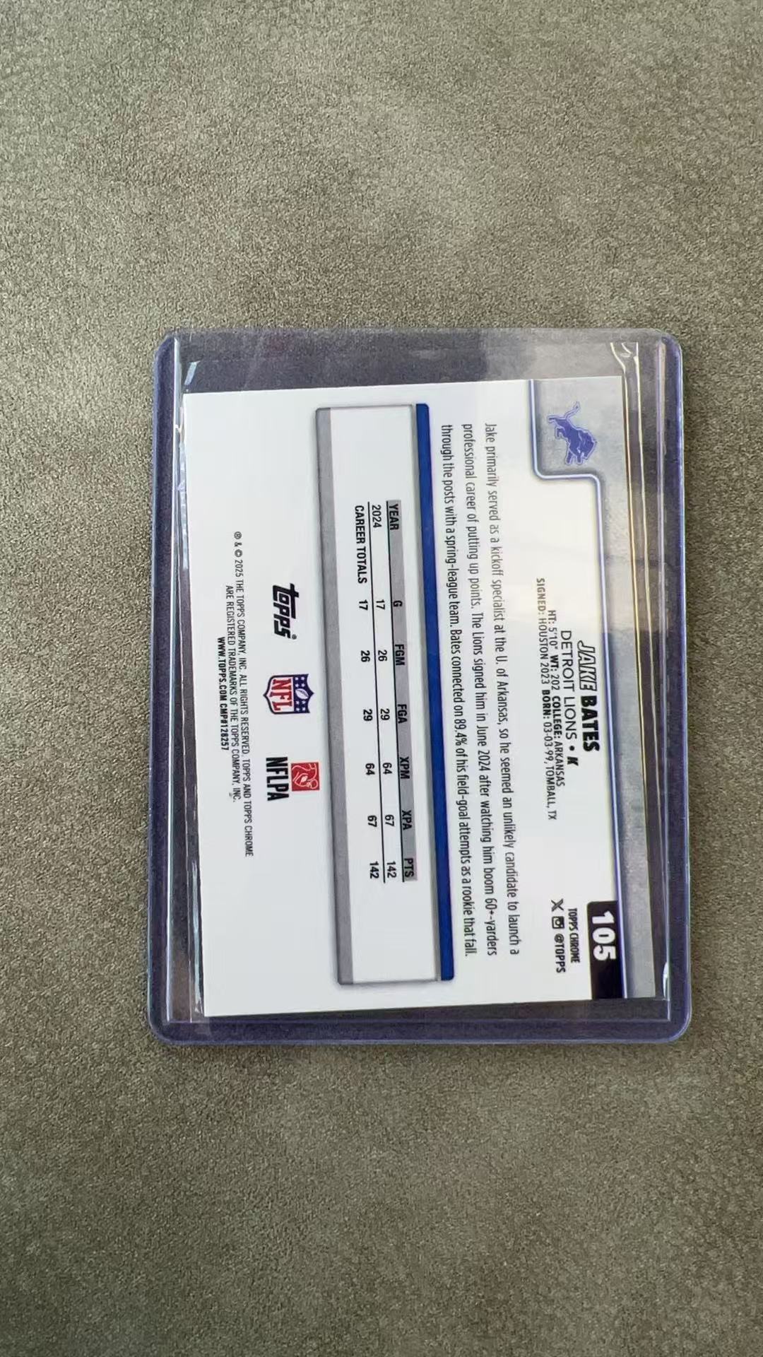 4622【330球星卡实体店代卖】2025 Topps Chrome TC元年 NFL JAKE BATES 杰克贝茨 雄狮 大比例 SSP 霓虹折 射线波纹折 仅顺丰寄付(雄狮)
