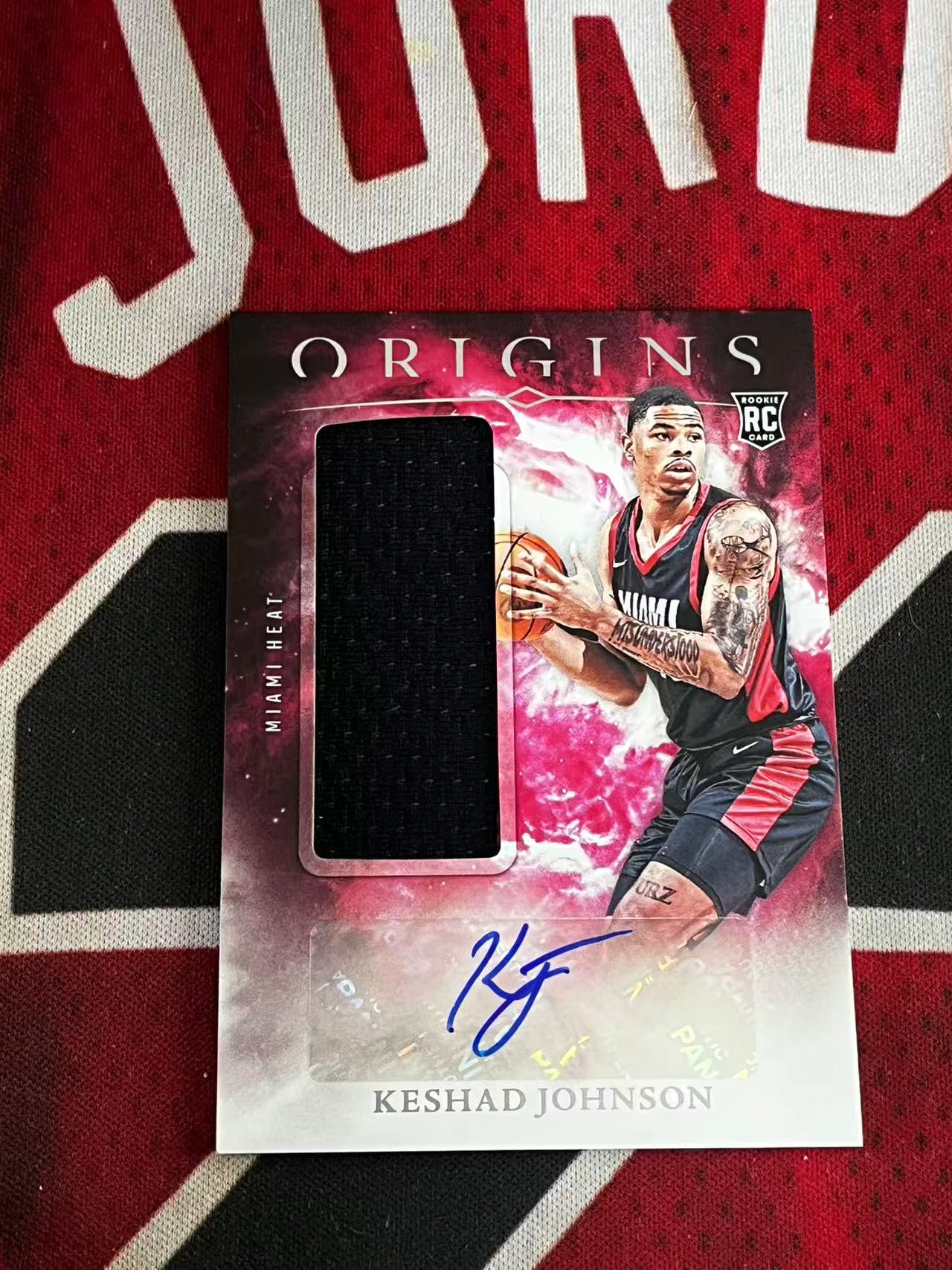 【接寄拍】2024-25 PANINI ORIGINS 起源系列 热火 新秀RC 凯沙德约翰逊 RJA 新秀球衣物料切割签字卡专收凑套必备【烂臭嘴拍卖】