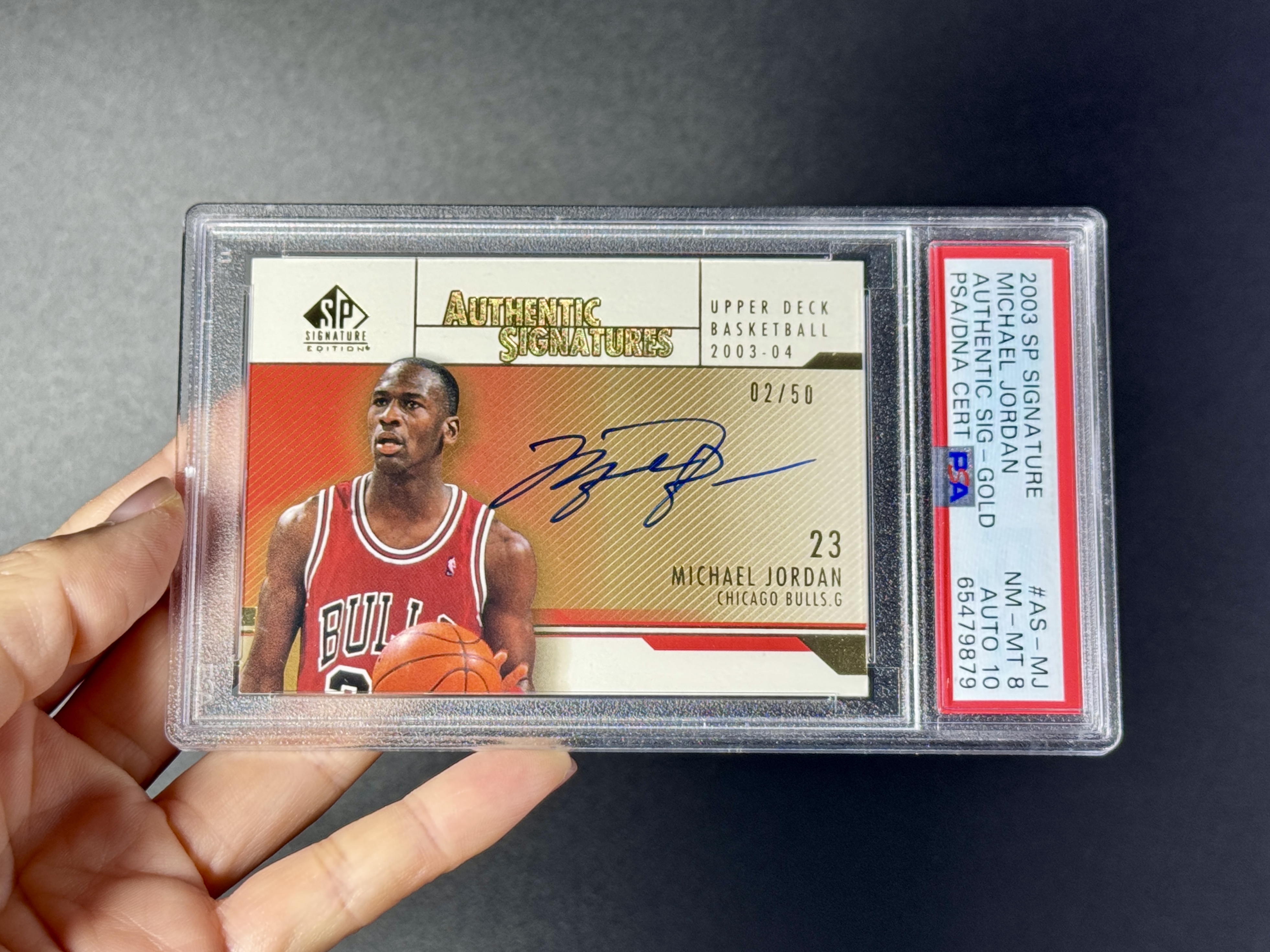 【喷子拍卖】2003-04 upper deck SPS Michael Jordan 芝加哥公牛 篮球之神 迈克尔 乔丹 签字 50编 gold 金版 卡签 系列大hit卡 金版超级有价 墨迹很好 PSA8/10 送订制壳 ZGCH