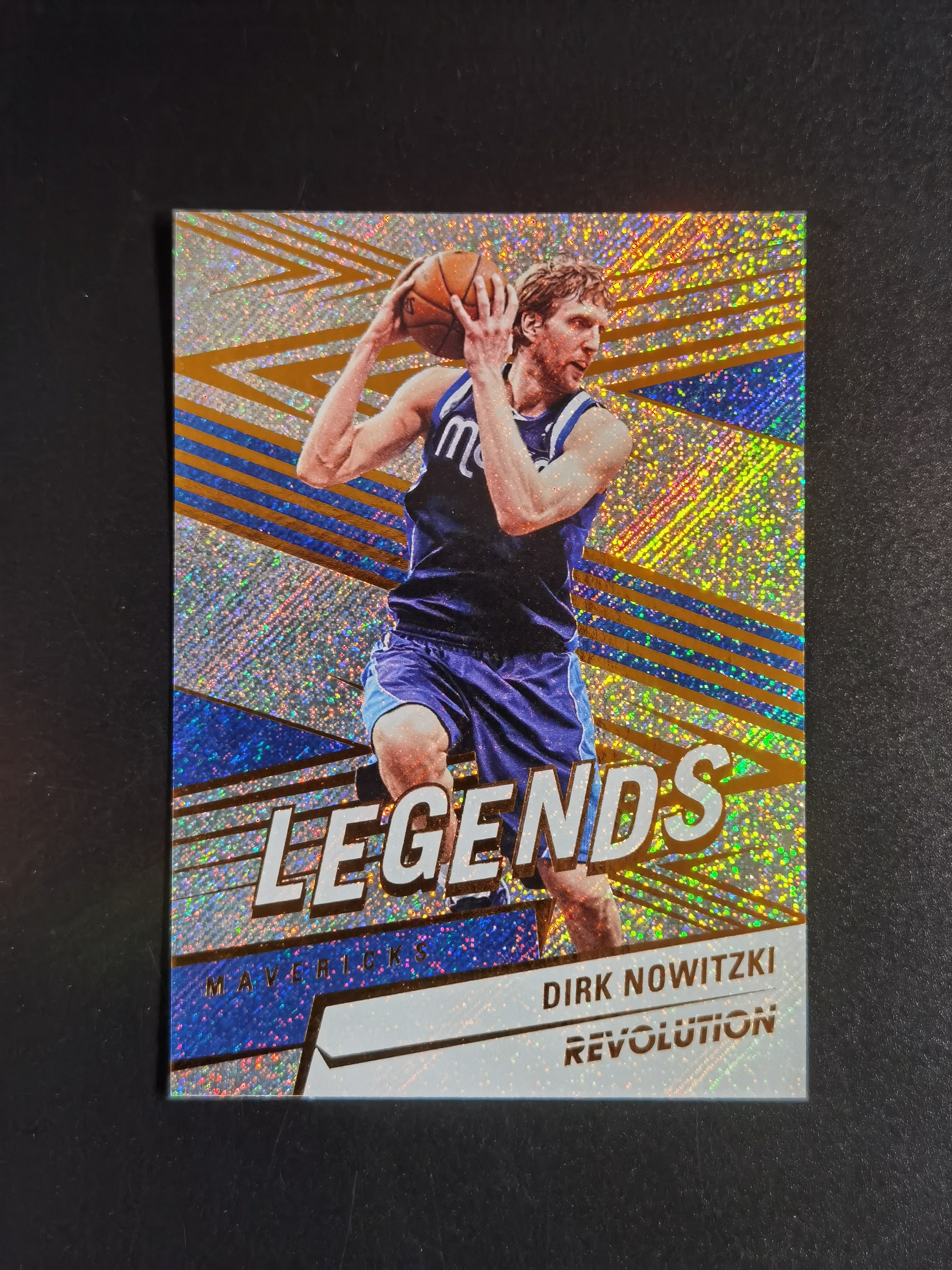 2024-25 Panini Revolution Dirk Nowitzki 革命系列 LEGENDS特卡 诺维茨基 折射 卡品如图 专收必备