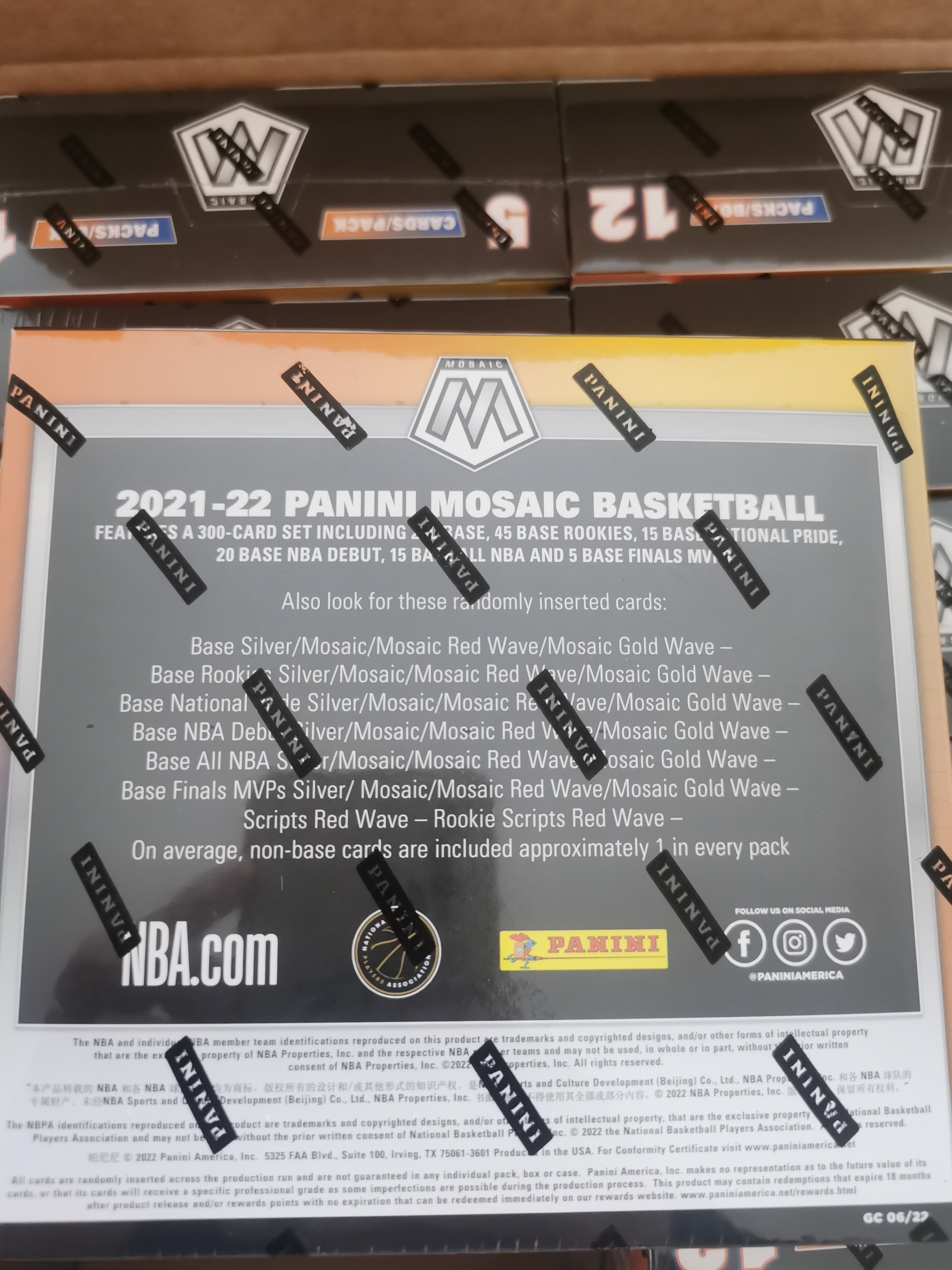 2021-22 Panini Mosaic 马赛克 亚洲 原盒 搏CC杰伦格林等新秀签字 金波纹 搏东契奇签字 搏老詹库里等巨星金波纹 12包/盒 5张/包 盒保金波纹 编号NC103692717