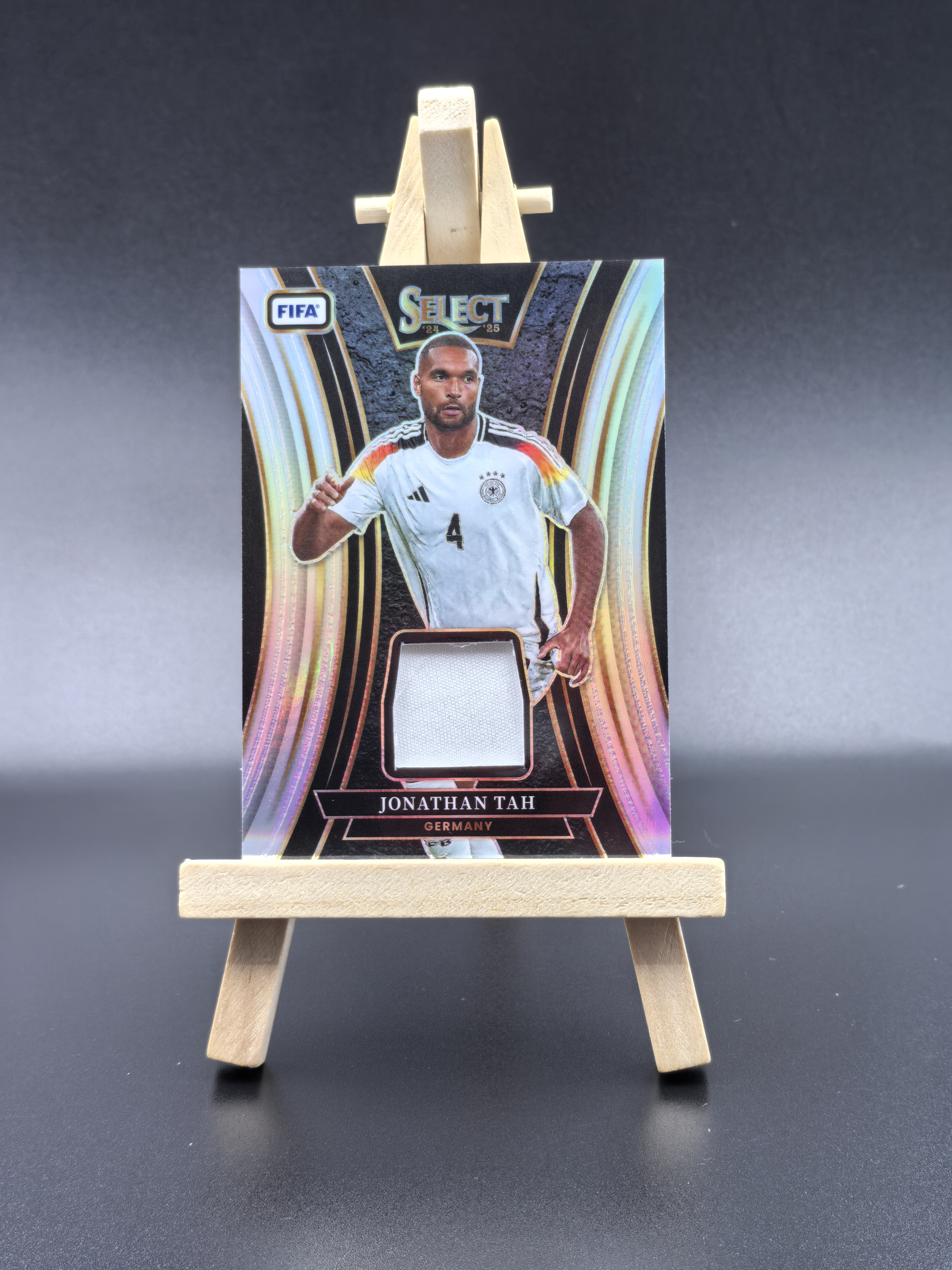 2024-25 Panini Select Jonathan Tah FIFA 德国 乔纳森 塔 小窗球衣物料切割 银折普折 卡品如图(生蚝哥)