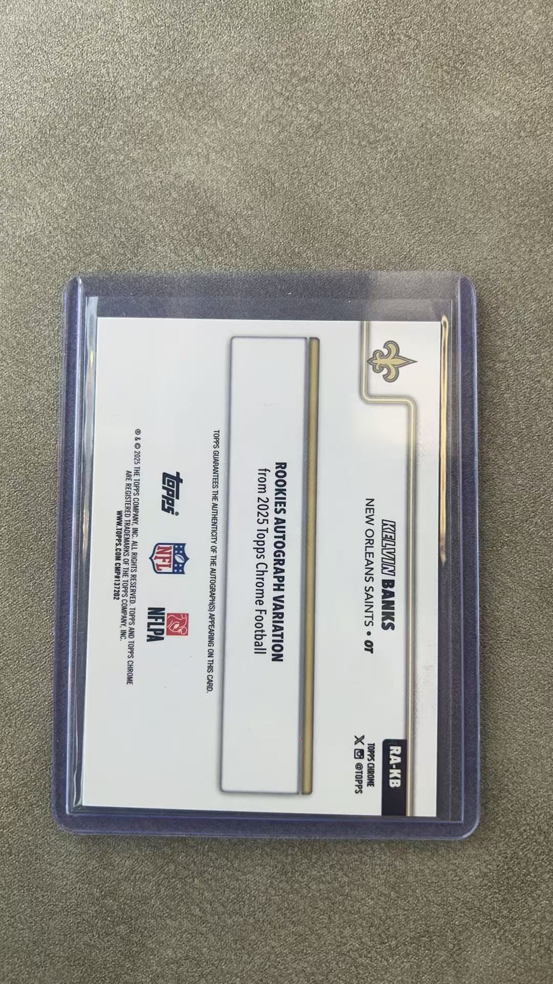 4457【330球星卡实体店代卖】2025 Topps Chrome TC元年 NFL KELVIN BANKS 凯文班克斯 圣徒 新秀RC 绿折 41/99编 签字 AUTO(WWTY)
