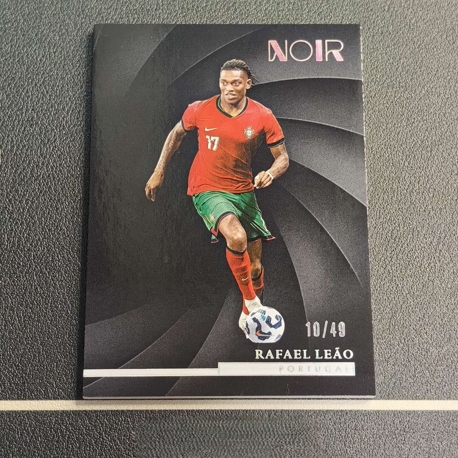 【橘宝拍卖可开票】 拉斐尔 莱奥 /49编 2024-25 Panini NOIR 诺尔 银折 RAFAEL LEAO 葡萄牙 AC米兰 -璐