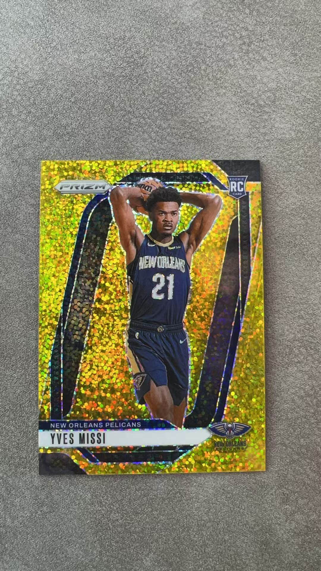 6760【330球星卡实体店代卖】2024-25 帕尼尼 PRIZM 伊芙 米西 Yves Missi 鹈鹕 新秀RC 金碎闪折 低编 16/24编 卡品如图 仅顺丰寄付(Lampros)