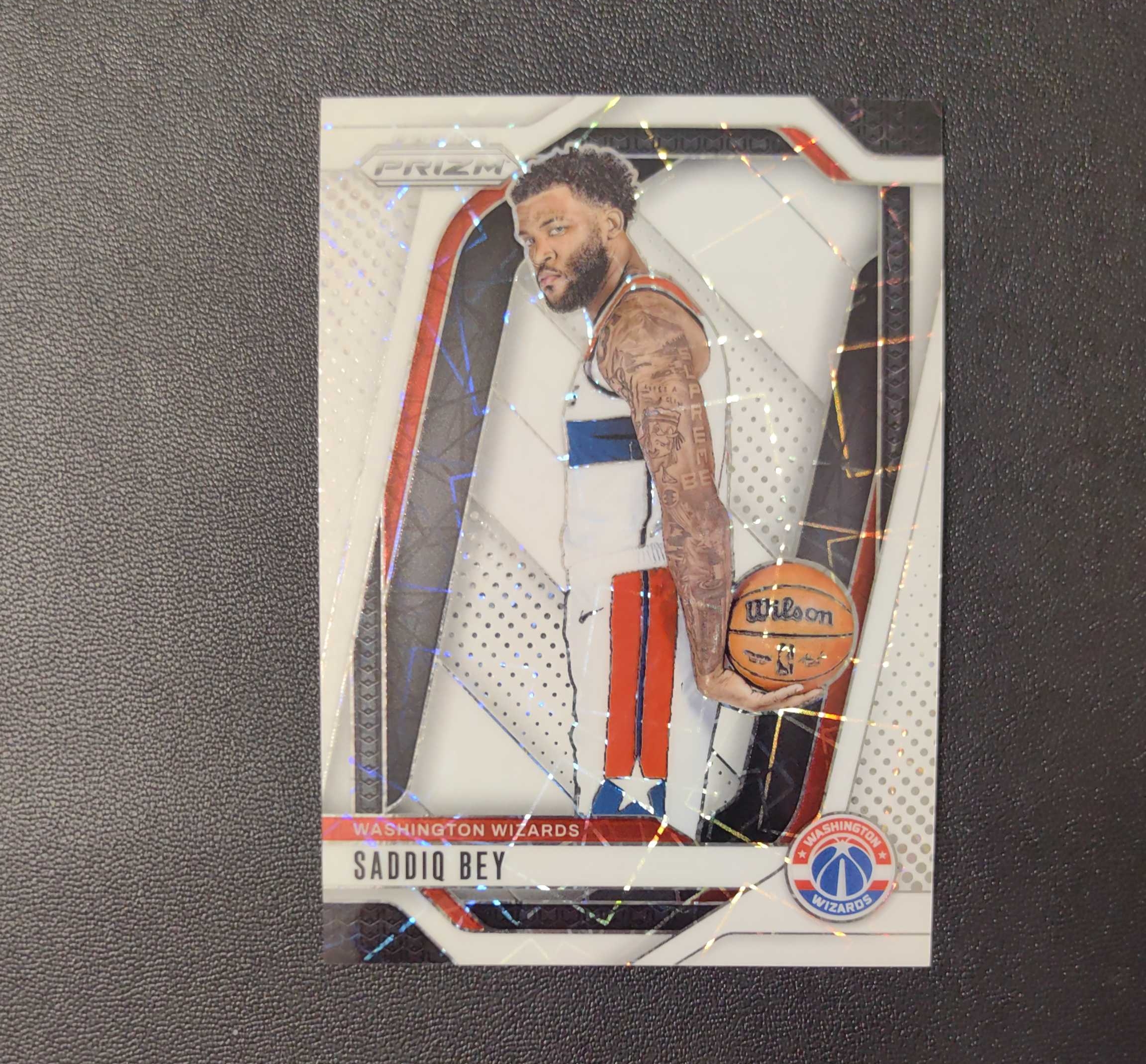 2024-25 帕尼尼 prizm Saddiq Bey 萨迪克 贝 奇才 275编 白镭射折 东契奇 sga 库里 文班亚马 詹姆斯 湖人 勇士 马刺 第二张