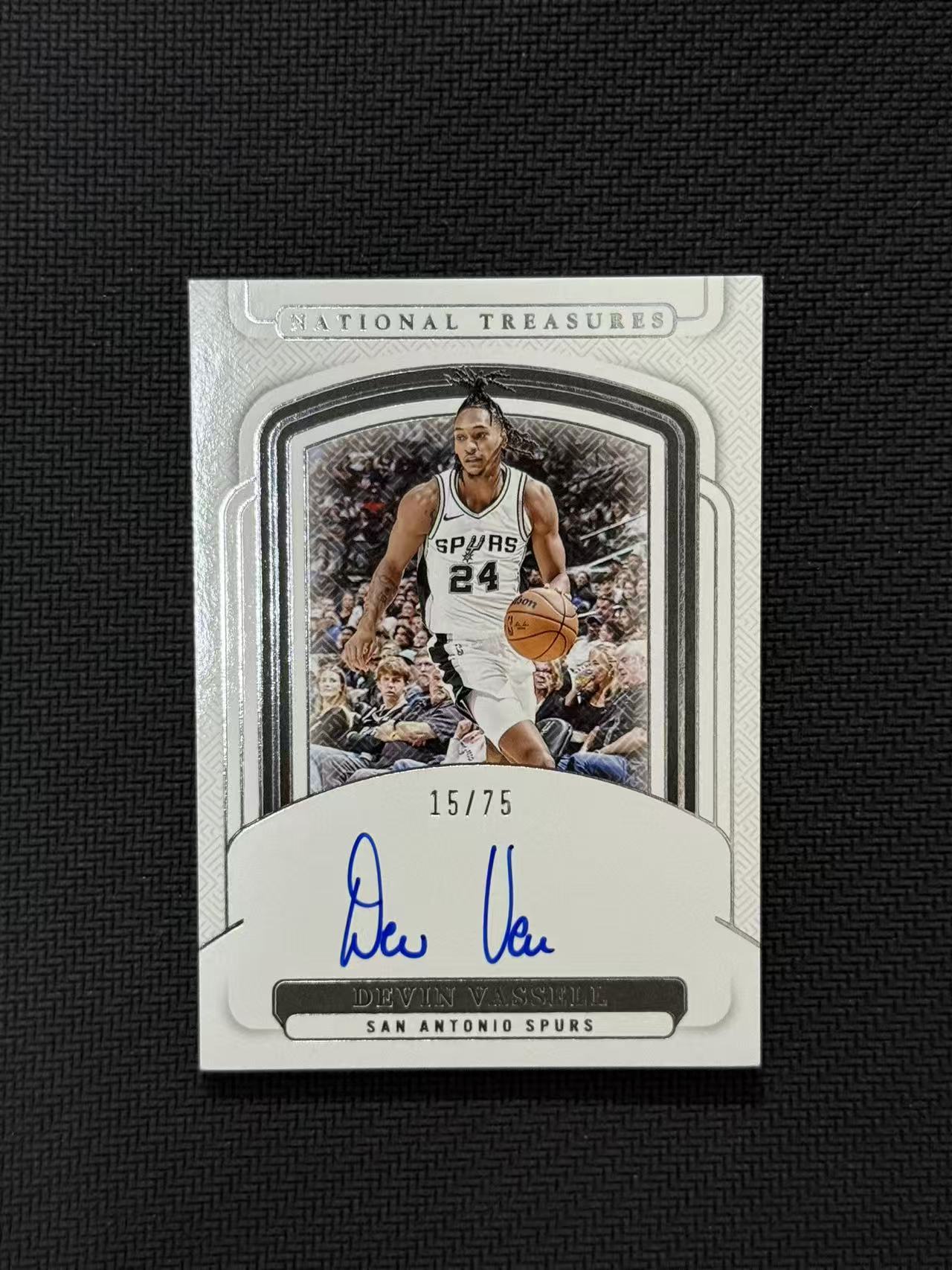 2024-25 Panini National Treasures Devin Vassell 国宝 马刺 德文 瓦塞尔 15/75编 签字 卡签 卡品如图 老公DR