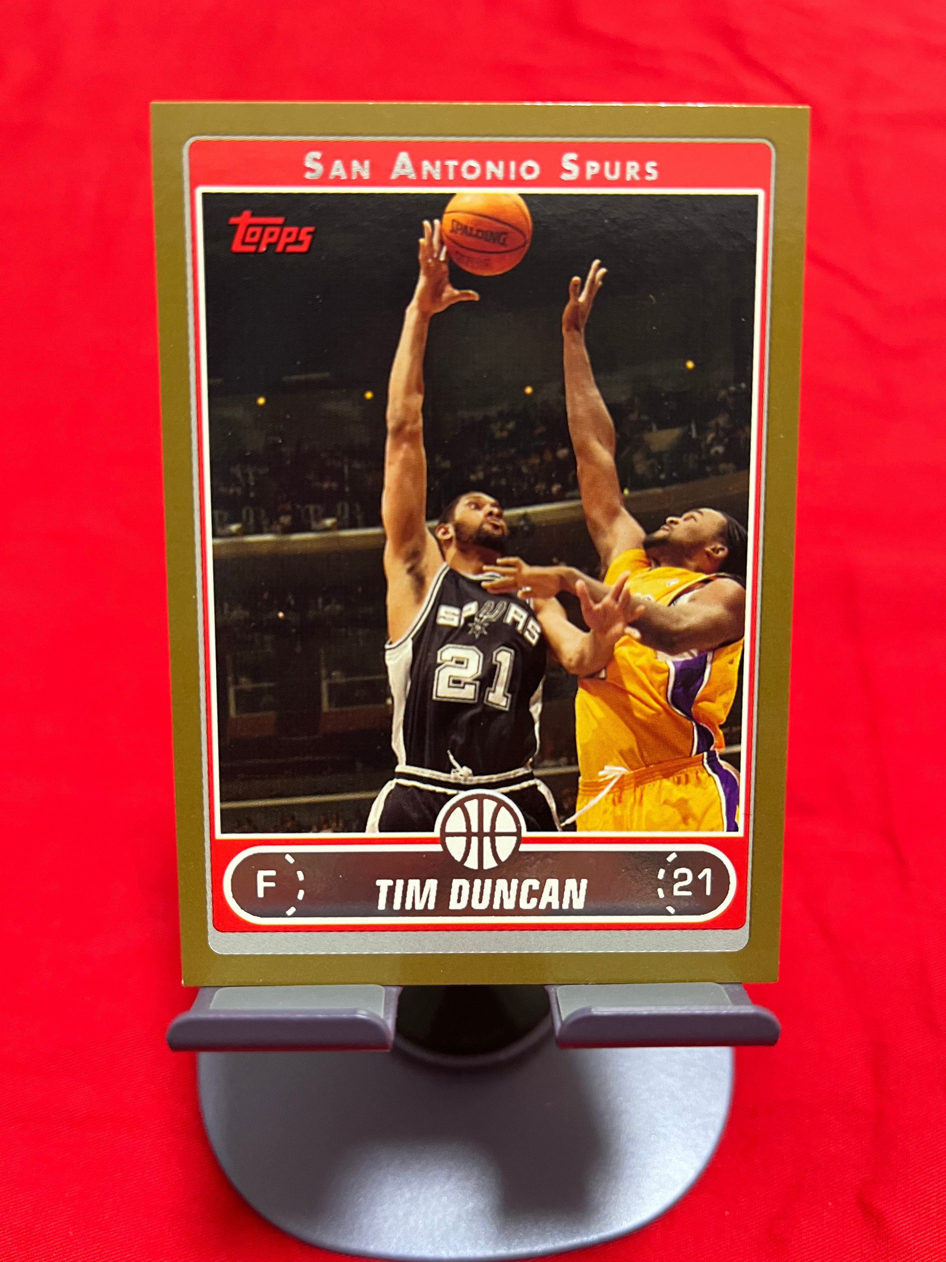 2006 Topps 老卡 老特 Tim Duncan 蒂姆 邓肯 石佛 马刺【带编 422/500 复古 经典设计 复刻】【边角瑕疵如图 介意勿拍】#1093