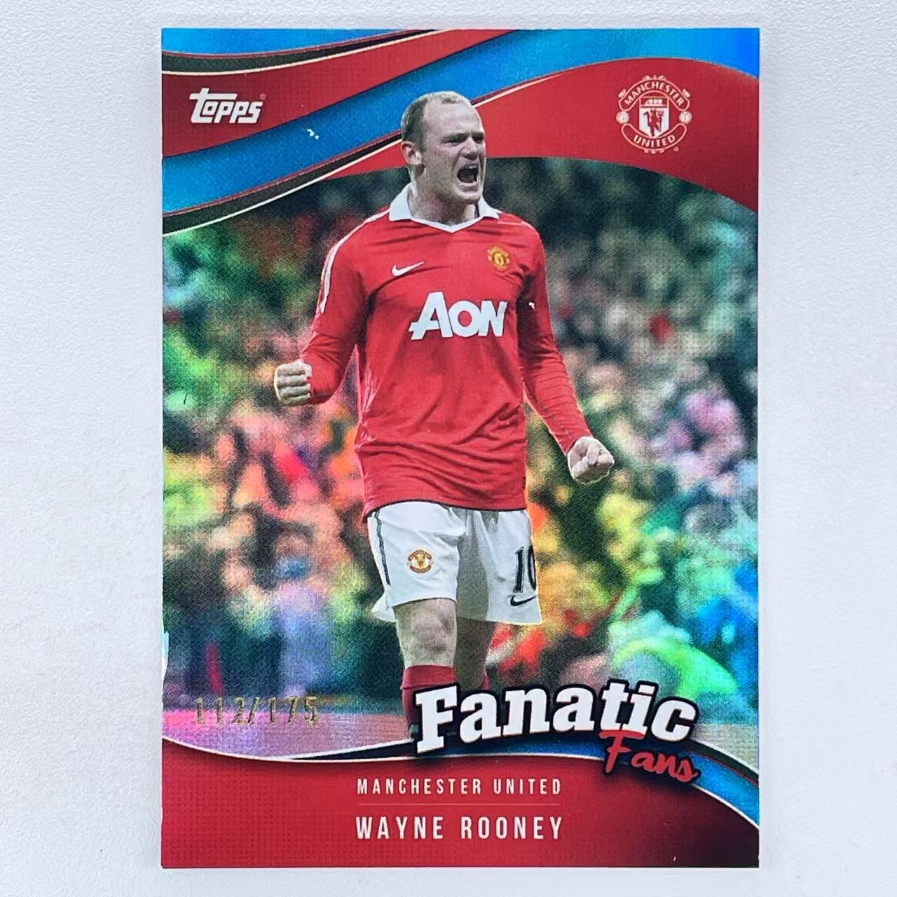 X 2023-24 Topps Manchester United Fan Set Wayne Rooney 韦恩 鲁尼 鲁小胖 英格兰 曼联队盒 175编 蓝折 折射 Fanatic Fans 狂热特卡 轻印如图 美#