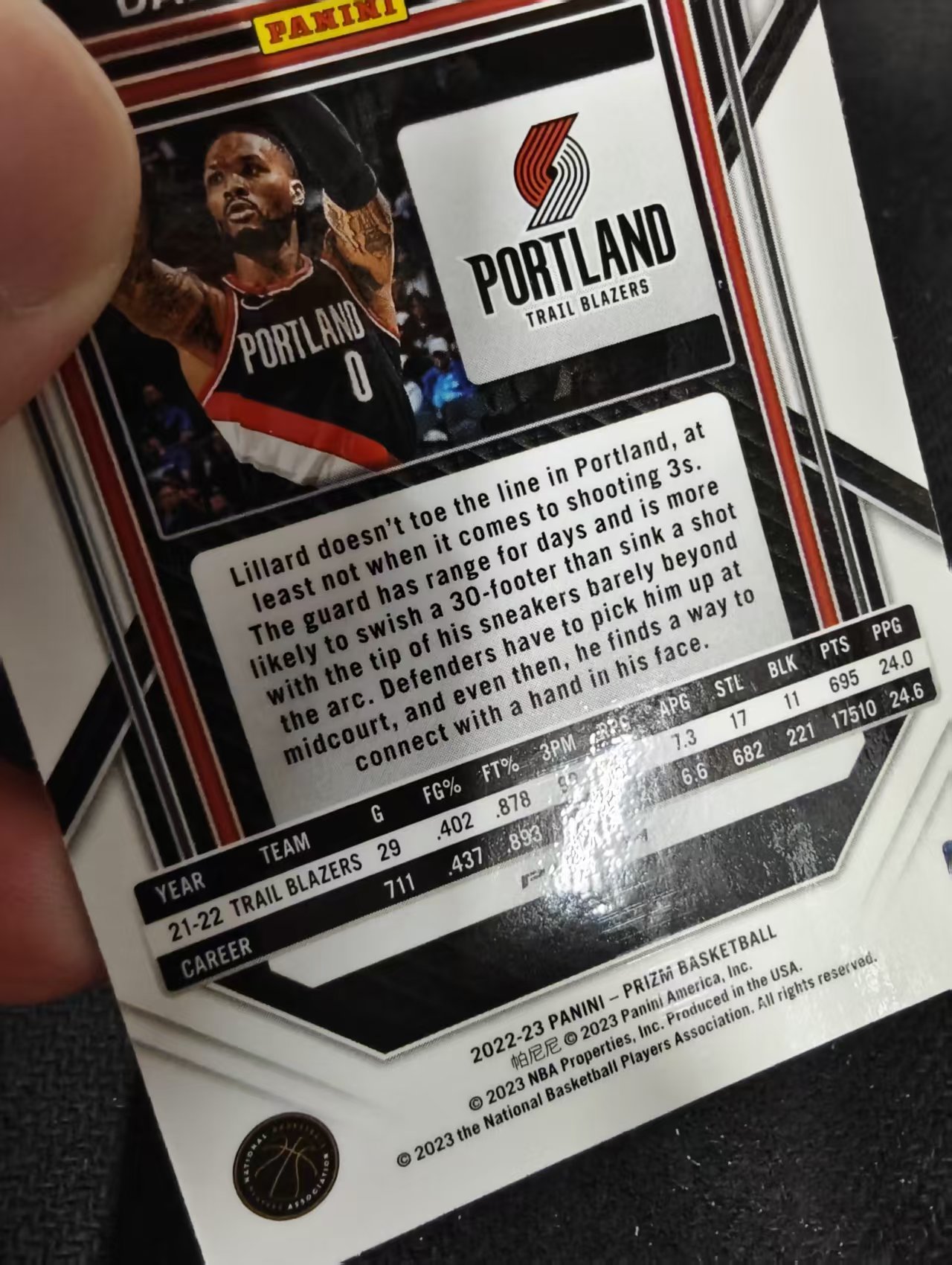 2022-23 Panini Prizm Damian Lillard 利拉德 开拓者 银折 PZ 划痕 边角瑕疵 #62