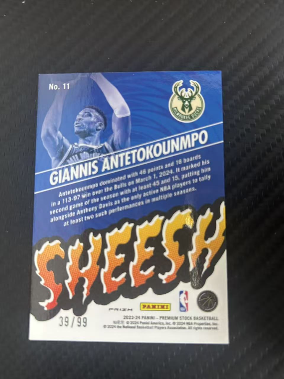 2023-24 Panini Premium Stock Giannis Antetokounmpo #11【灯灯拍卡】 Hoops 字母哥 雄鹿 扬尼斯 阿德托昆博 折射 希腊巨兽【雪茄】